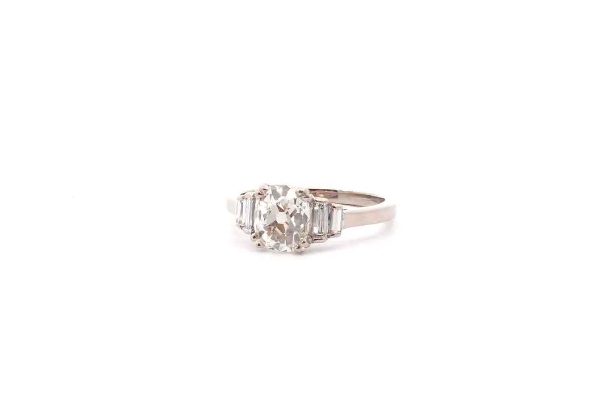 Bague vintage diamant coussin sold by 58 Facettes