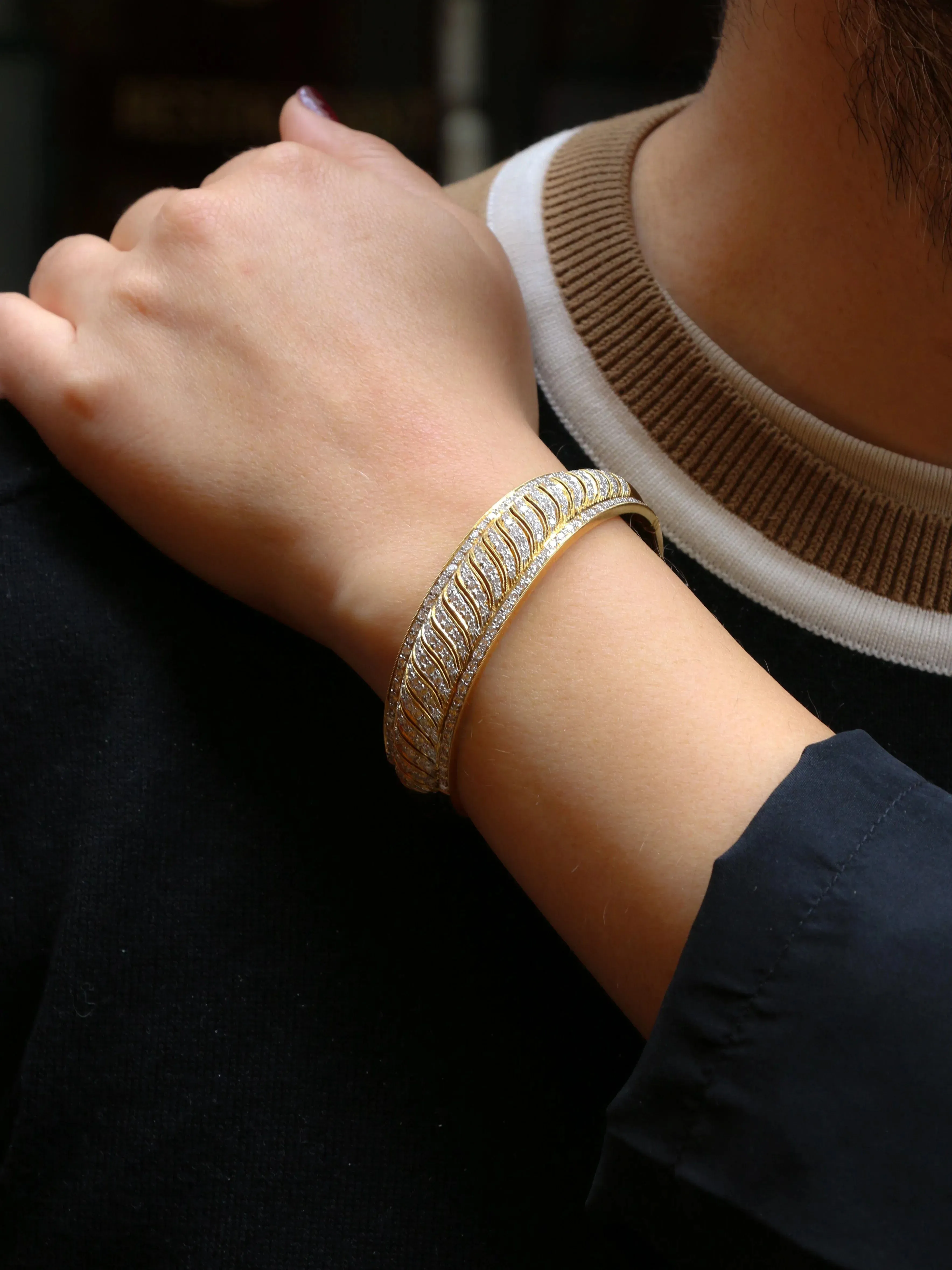 Bracelet jonc or jaune diamants 5 ct sold by 58 Facettes product image thumbnail 3