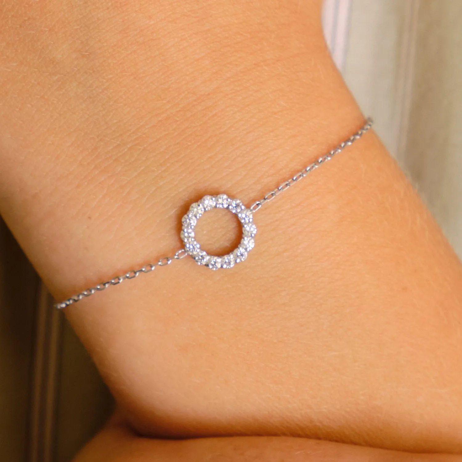 Bracelet or blanc cercle de diamants sold by 58 Facettes product image thumbnail 2