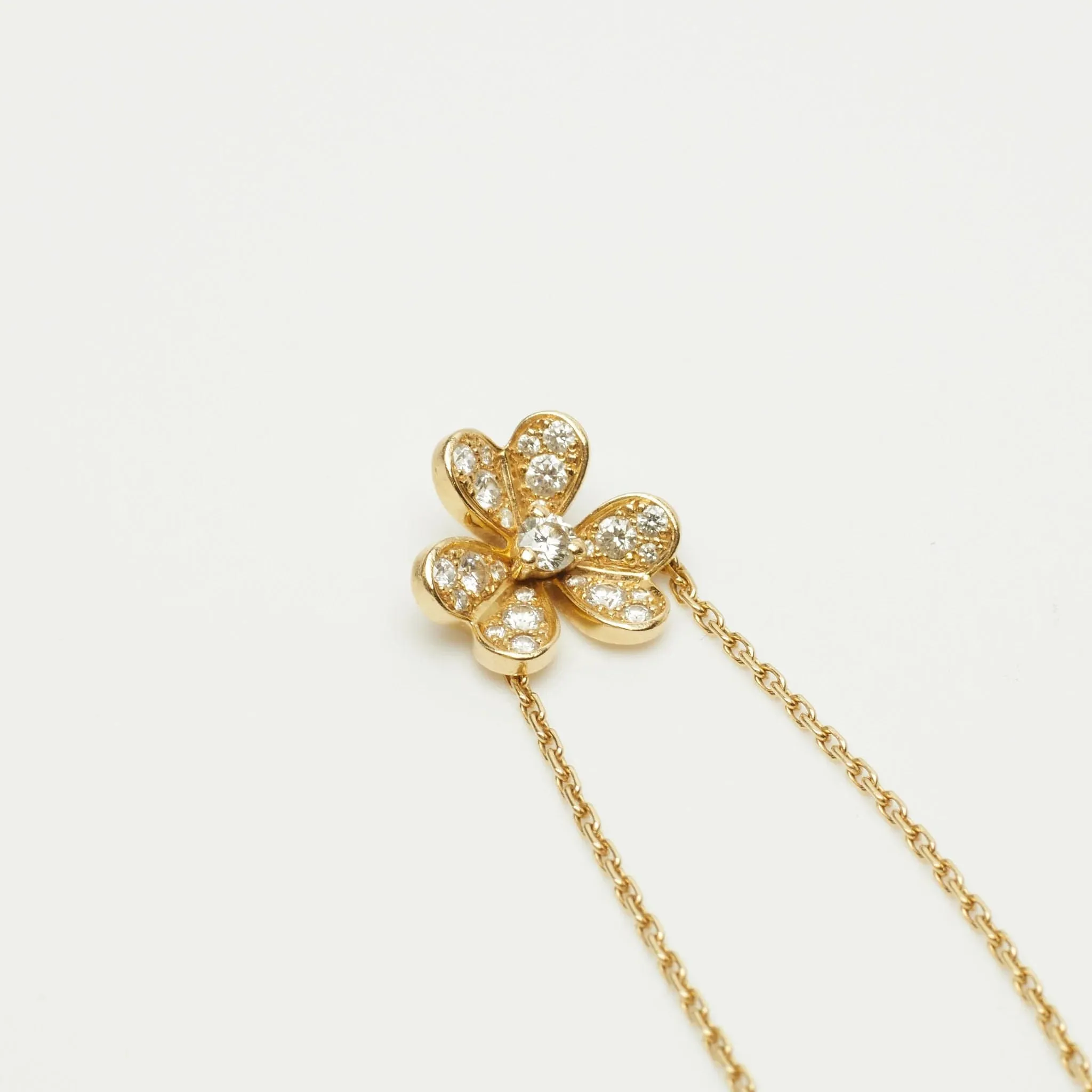 Van Cleef & Arpels Frivole - Bracelet Mini pavé en or jaune et diamants sold by 58 Facettes product image thumbnail 4
