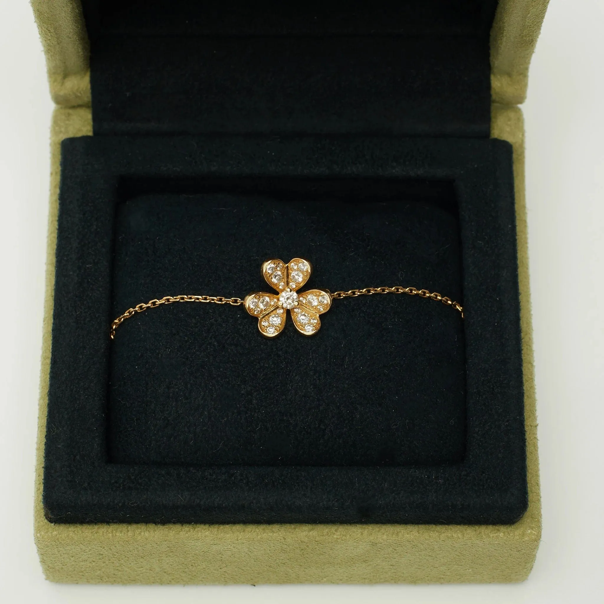 Van Cleef & Arpels Frivole - Bracelet Mini pavé en or jaune et diamants sold by 58 Facettes product image thumbnail 2