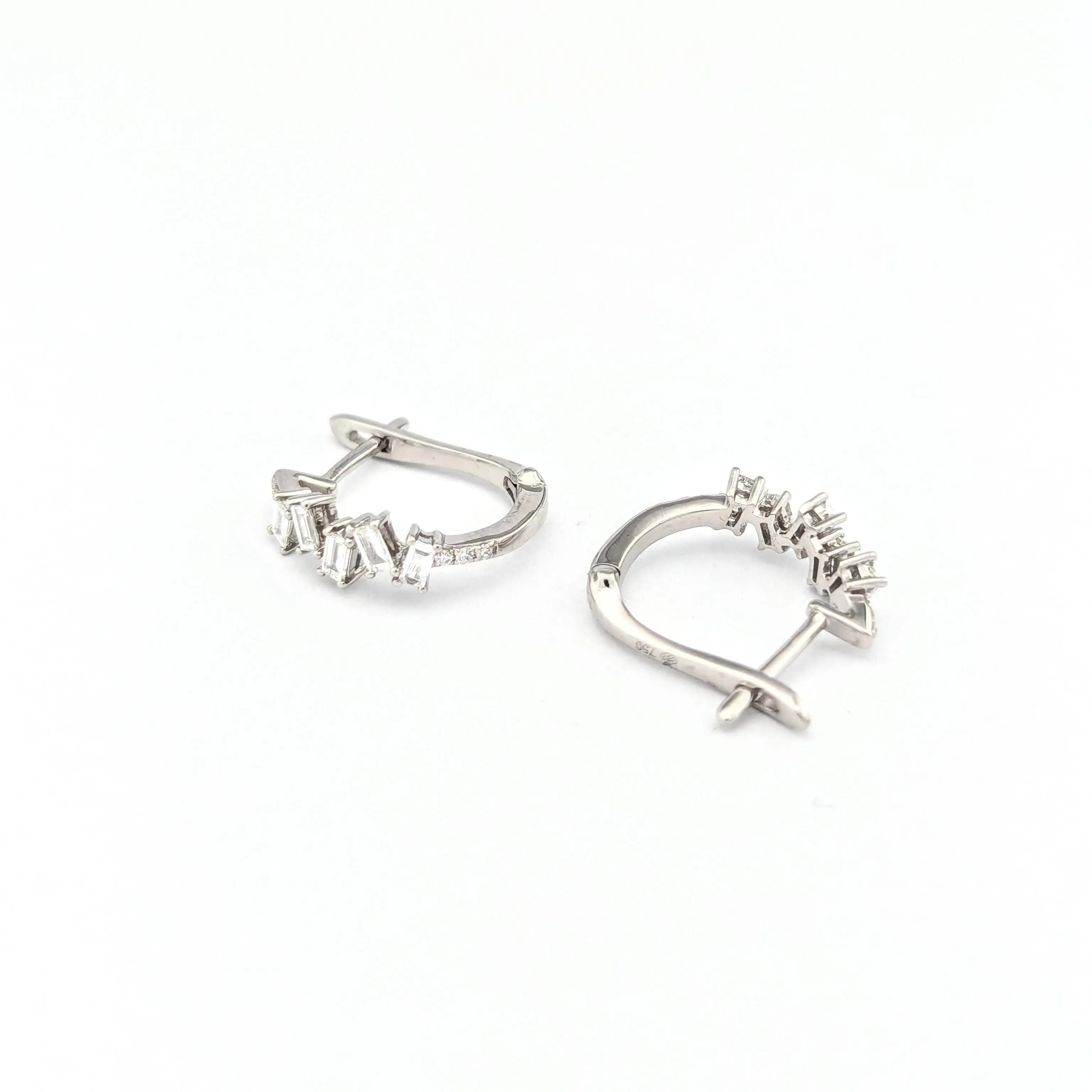 Boucles d'oreilles en or blanc et diamants sold by 58 Facettes product image thumbnail 5