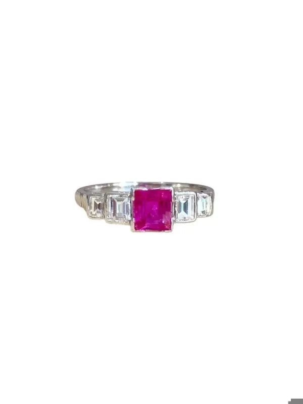 Bague vintage en platine sertie d'un saphir rose et diamants sold by 58 Facettes