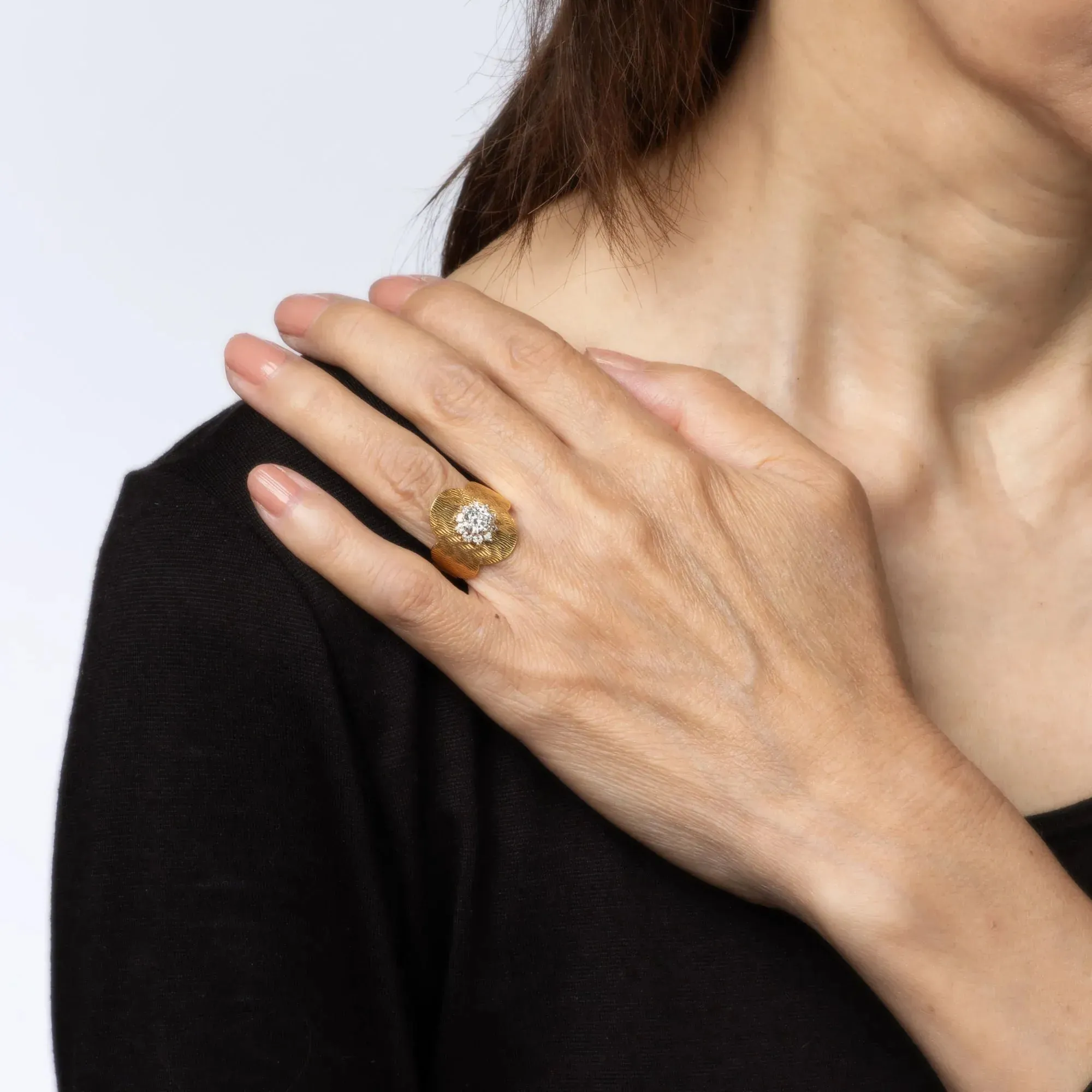 Bague en or jaune avec cigare et grappe de diamants sold by 58 Facettes product image thumbnail 2