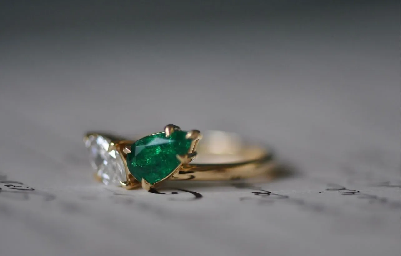 Bague vintage en or jaune avec émeraude et diamants Colombiam sold by 58 Facettes product image thumbnail 5