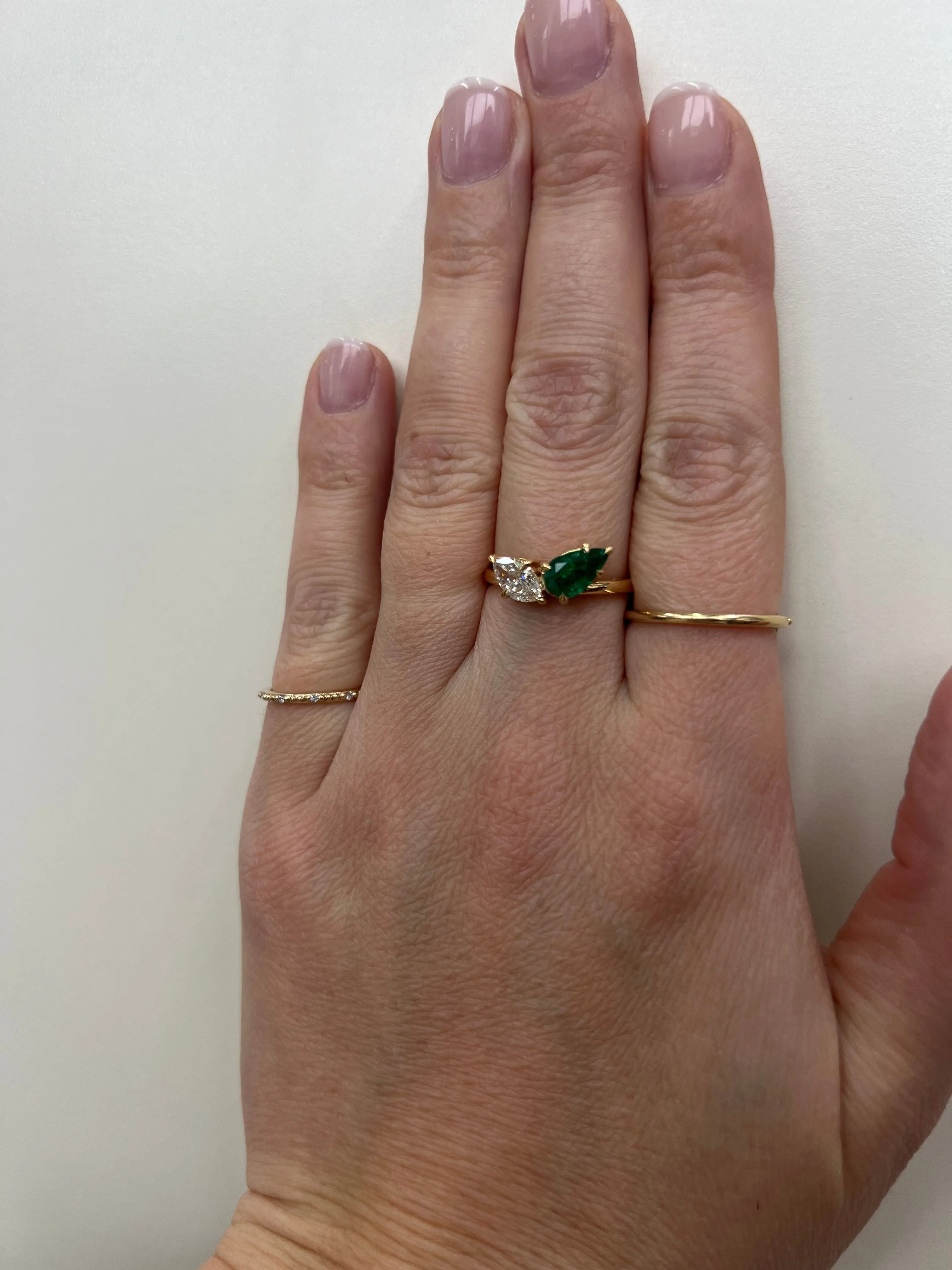 Bague vintage en or jaune avec émeraude et diamants Colombiam sold by 58 Facettes product image thumbnail 3