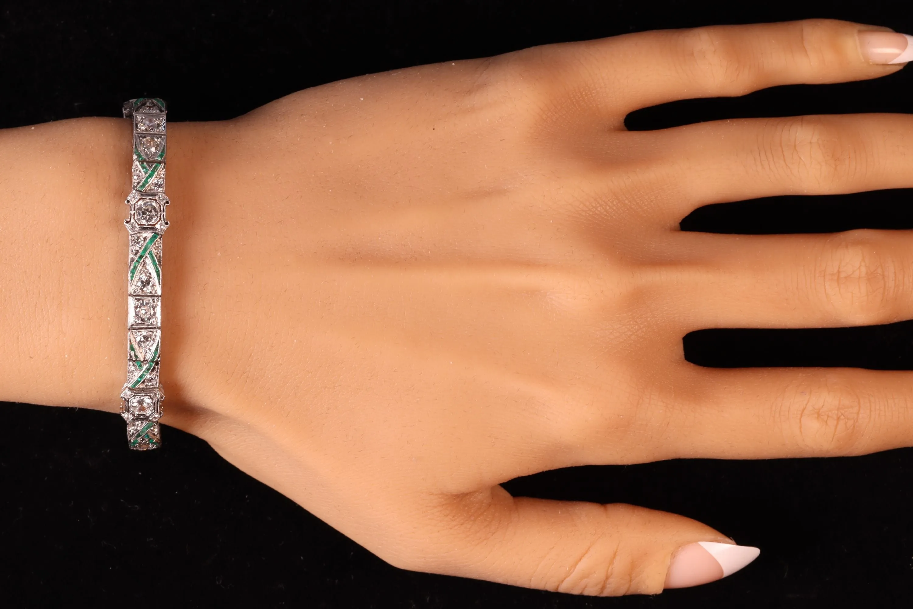 Bracelet en platine des années 1920 avec diamants et émeraudes sold by 58 Facettes product image thumbnail 3