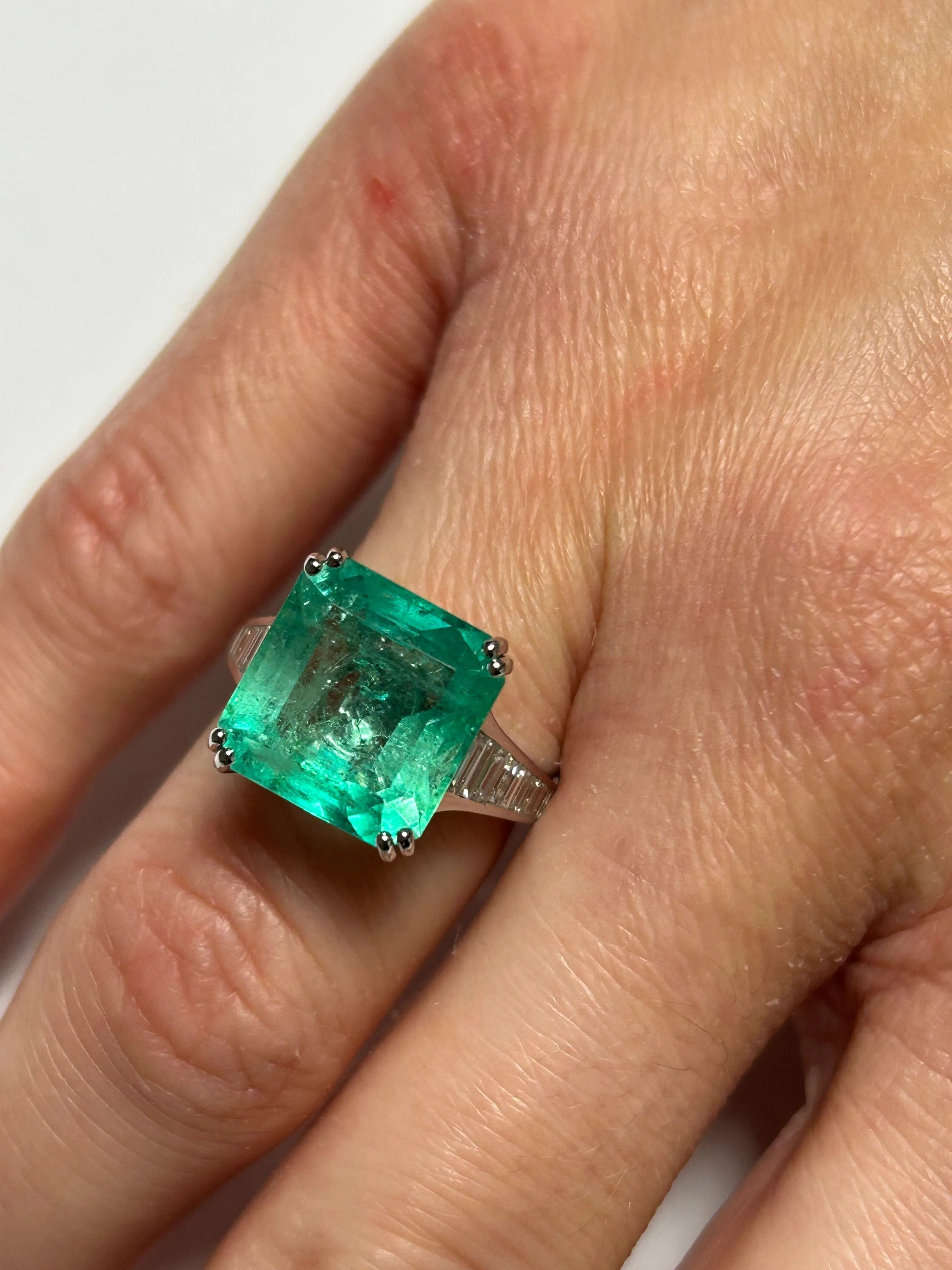 Très belle bague ornée d'une émeraude de Colombie de 7.92 carats sold by 58 Facettes product image thumbnail 2