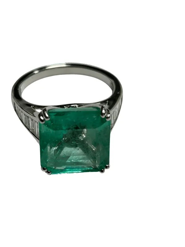 Très belle bague ornée d'une émeraude de Colombie de 7.92 carats sold by 58 Facettes