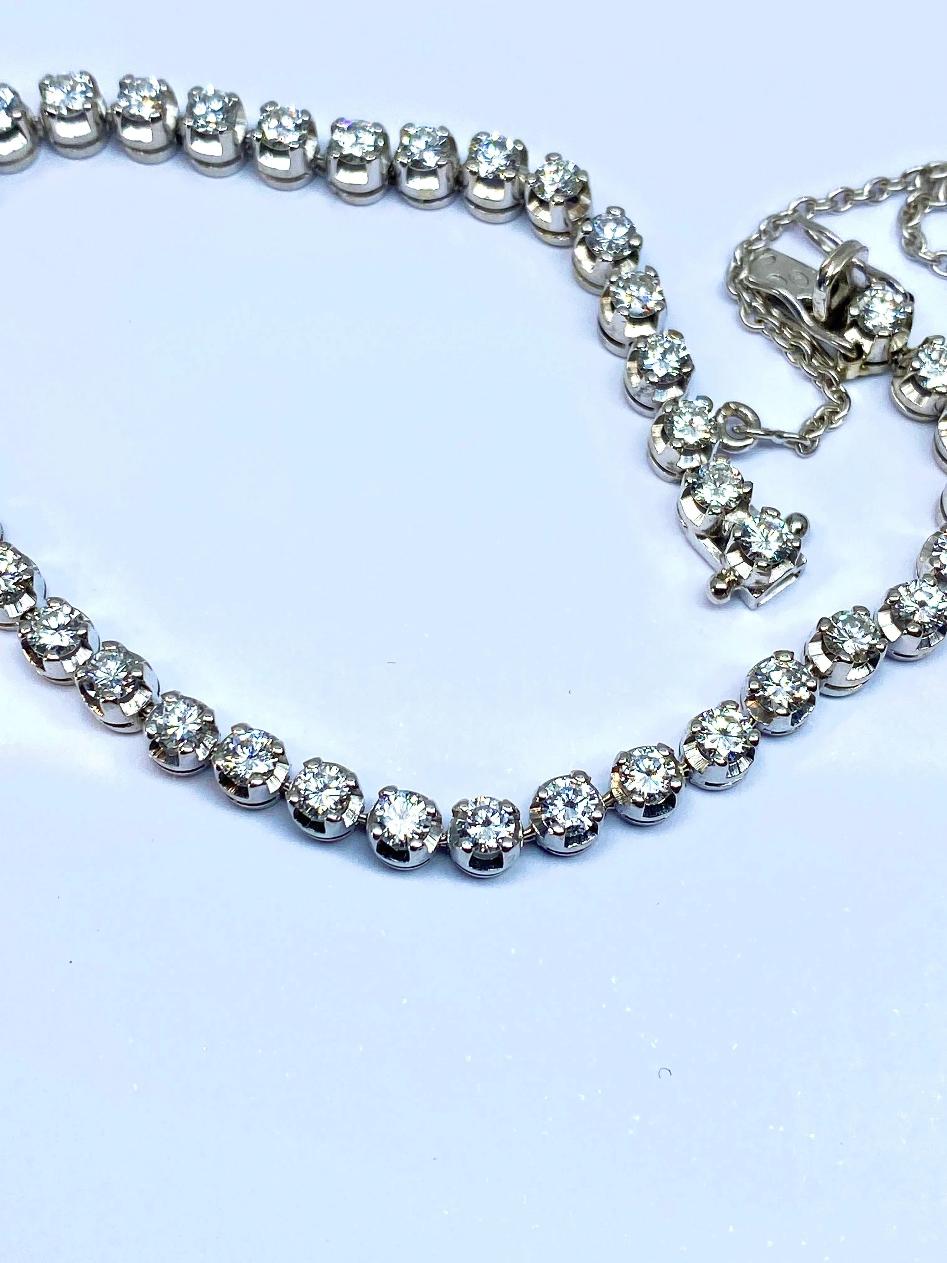 Bracelet ligne or blanc serti de 41 diamants 4,10 carats sold by 58 Facettes product image thumbnail 3