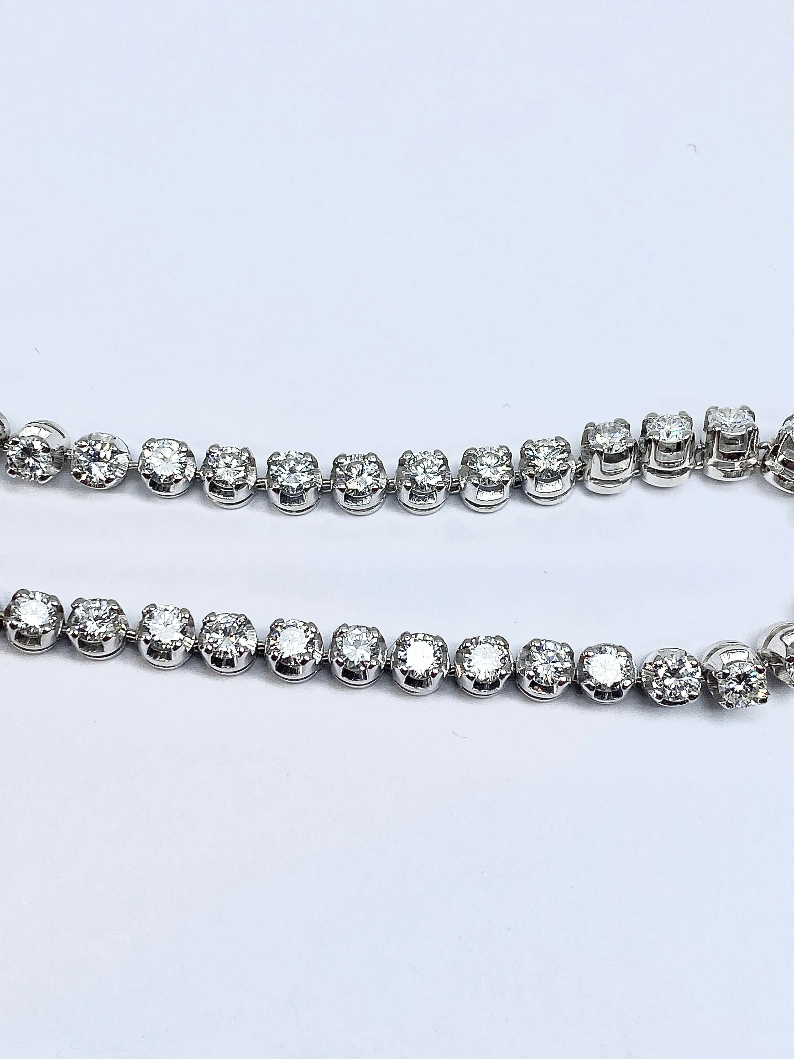 Bracelet ligne or blanc serti de 41 diamants 4,10 carats sold by 58 Facettes product image thumbnail 5
