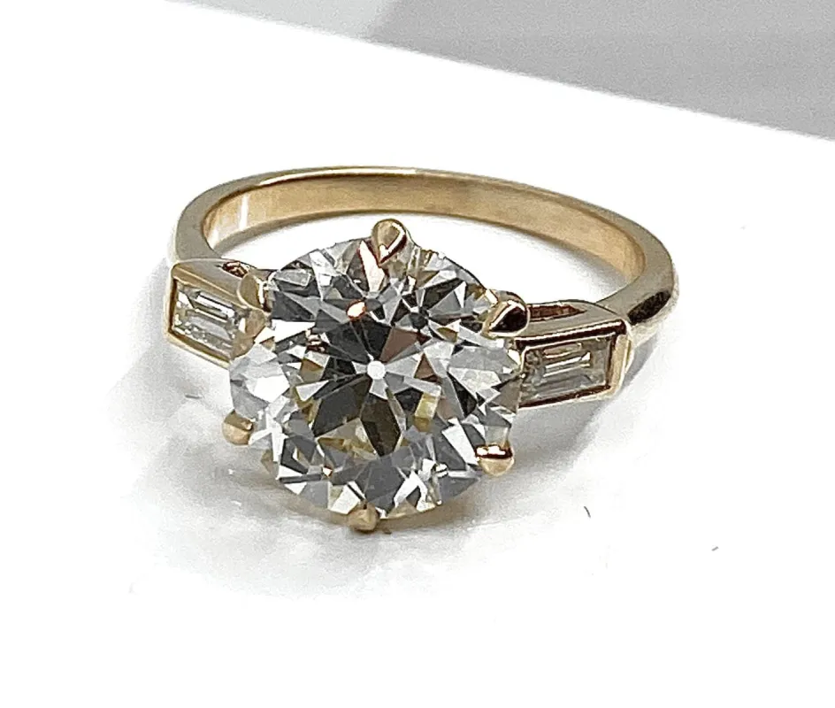 Bague or jaune, diamant 4,17 carats et diamants baguettes made by 58 Facettes