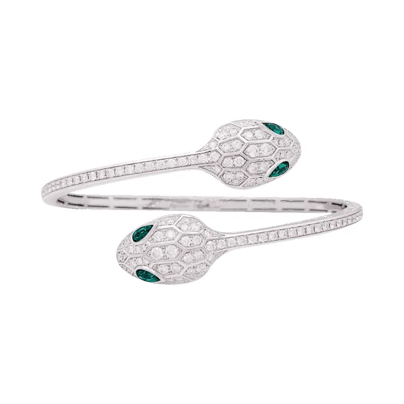 Bracelet Bulgari "Serpenti Seduttori" or blanc, diamants, émeraudes. sold by 58 Facettes