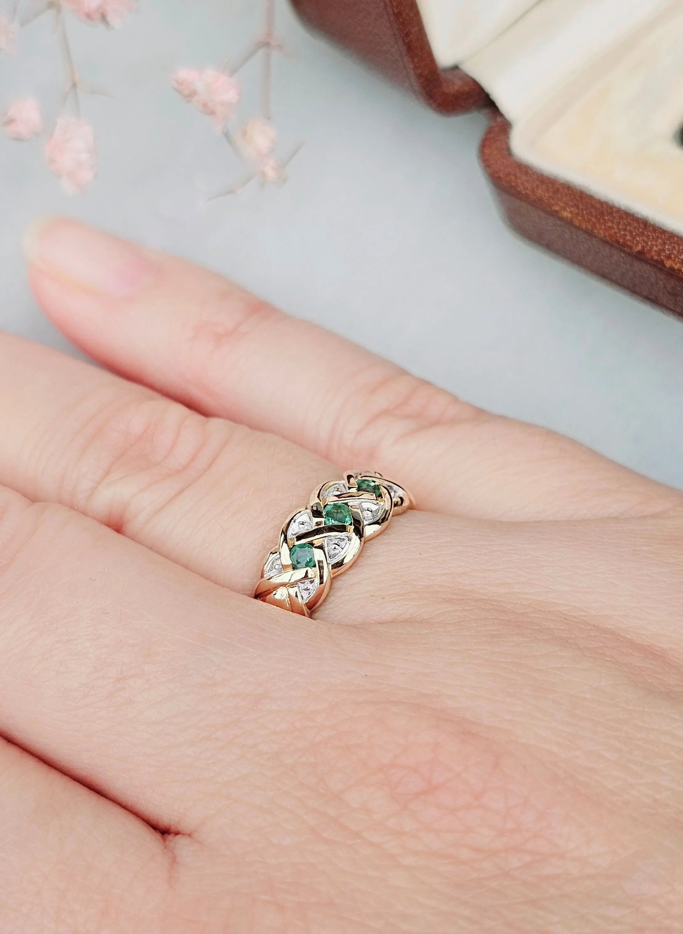 Bague vintage or jaune émeraudes sold by 58 Facettes product image thumbnail 2