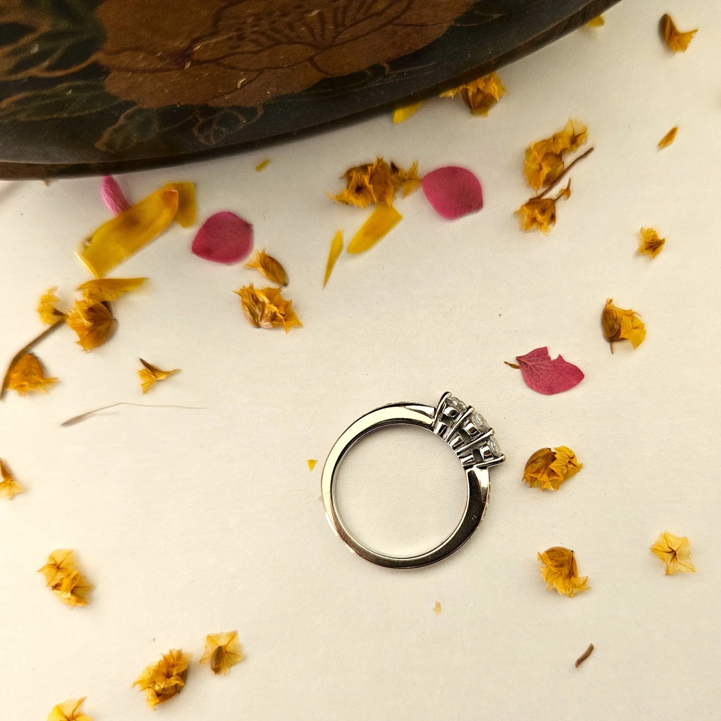 Bague trilogie vintage or gris diamant sold by 58 Facettes product image thumbnail 5