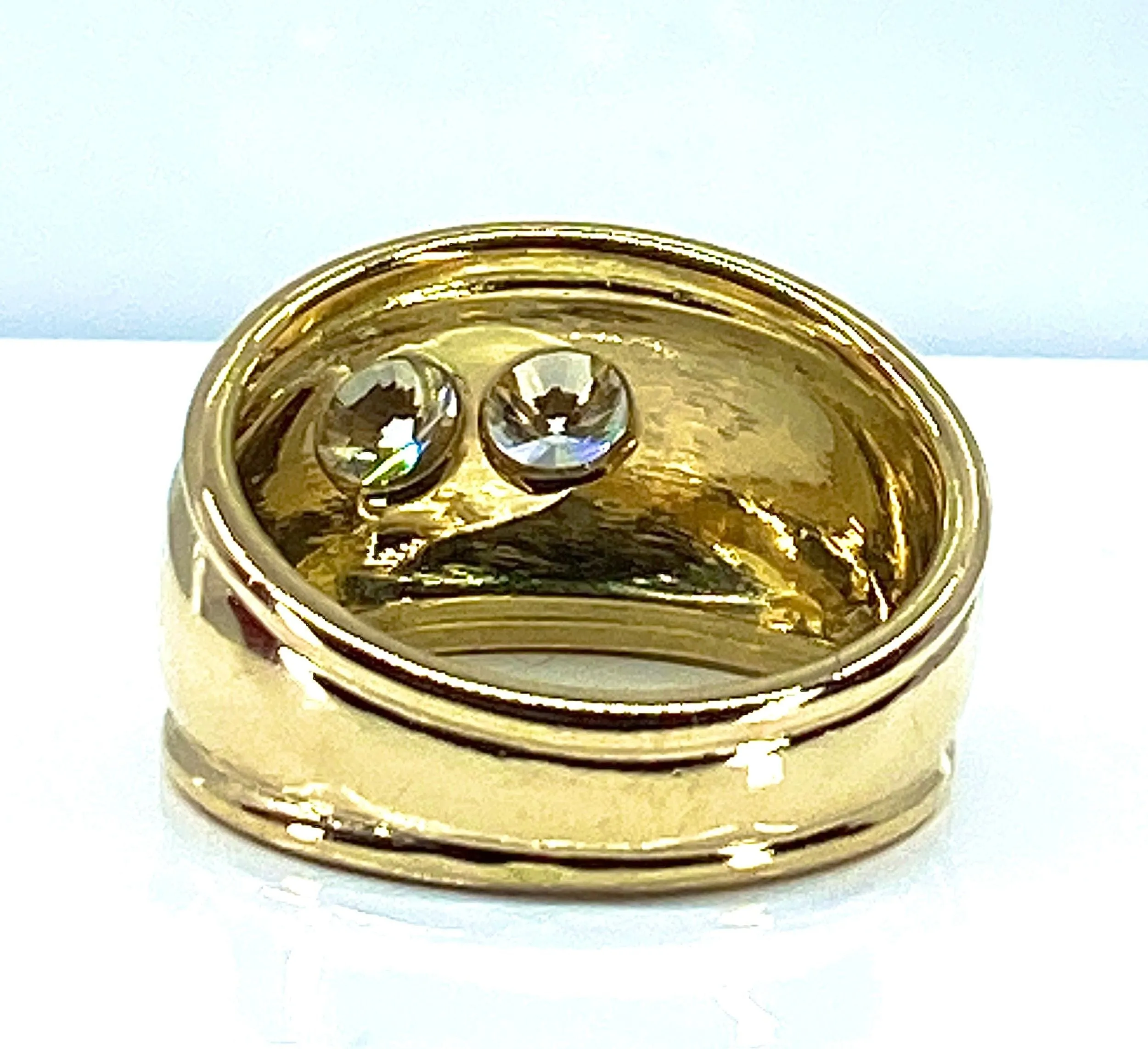 Bague jonc/ bandeau en or jaune ornée de 2 diamants sold by 58 Facettes product image thumbnail 4