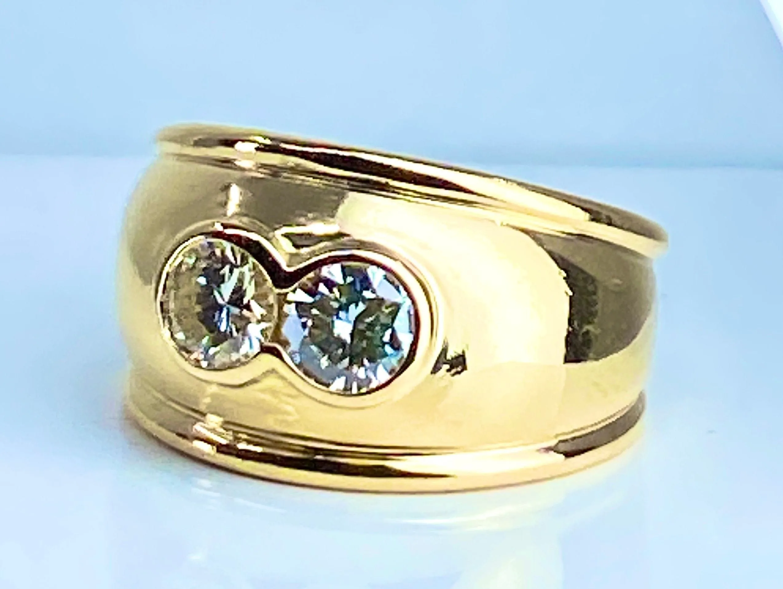 Bague jonc/ bandeau en or jaune ornée de 2 diamants sold by 58 Facettes product image thumbnail 5