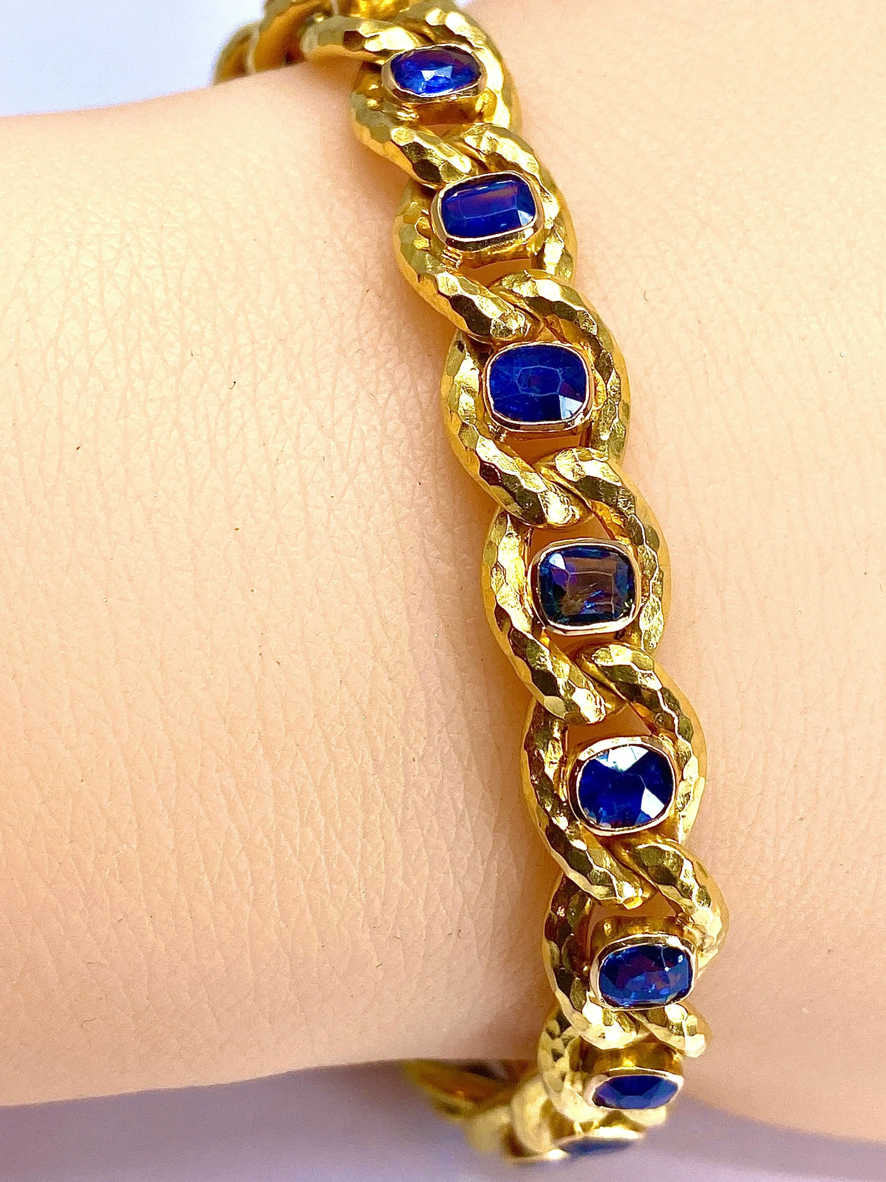 Bracelet en or jaune orné de 20 saphirs de Ceylan sold by 58 Facettes product image thumbnail 2