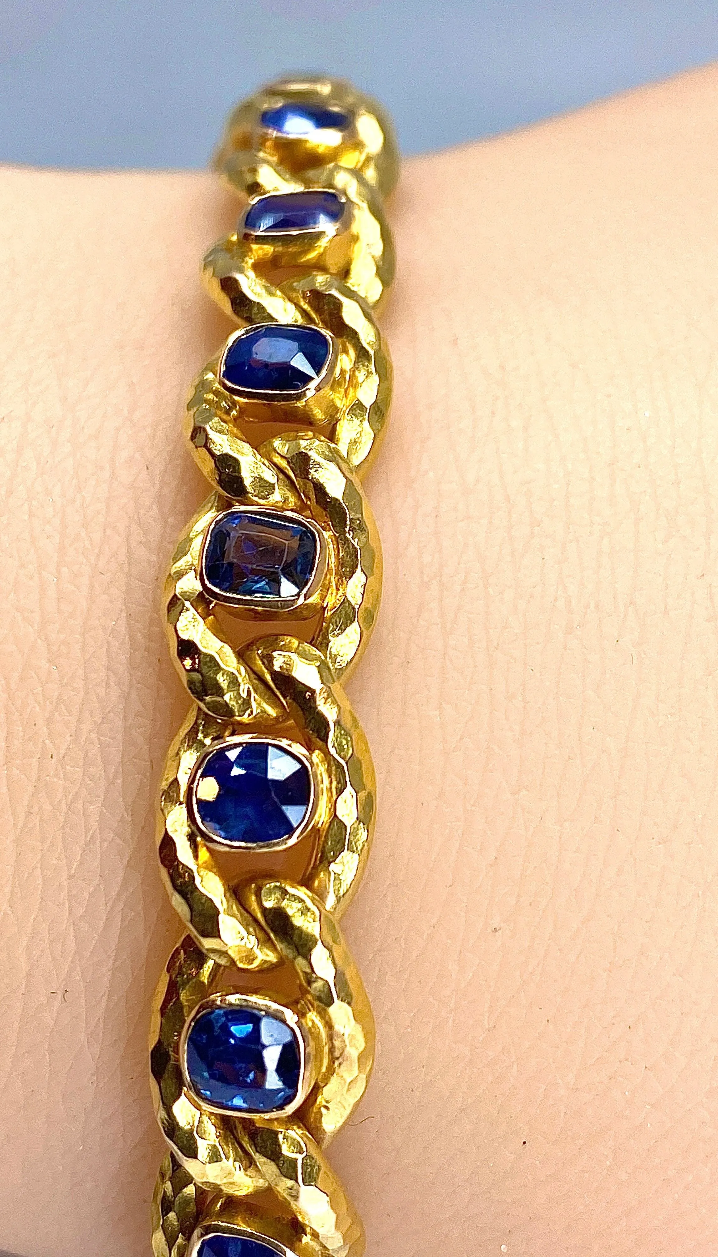 Bracelet en or jaune orné de 20 saphirs de Ceylan sold by 58 Facettes product image thumbnail 5