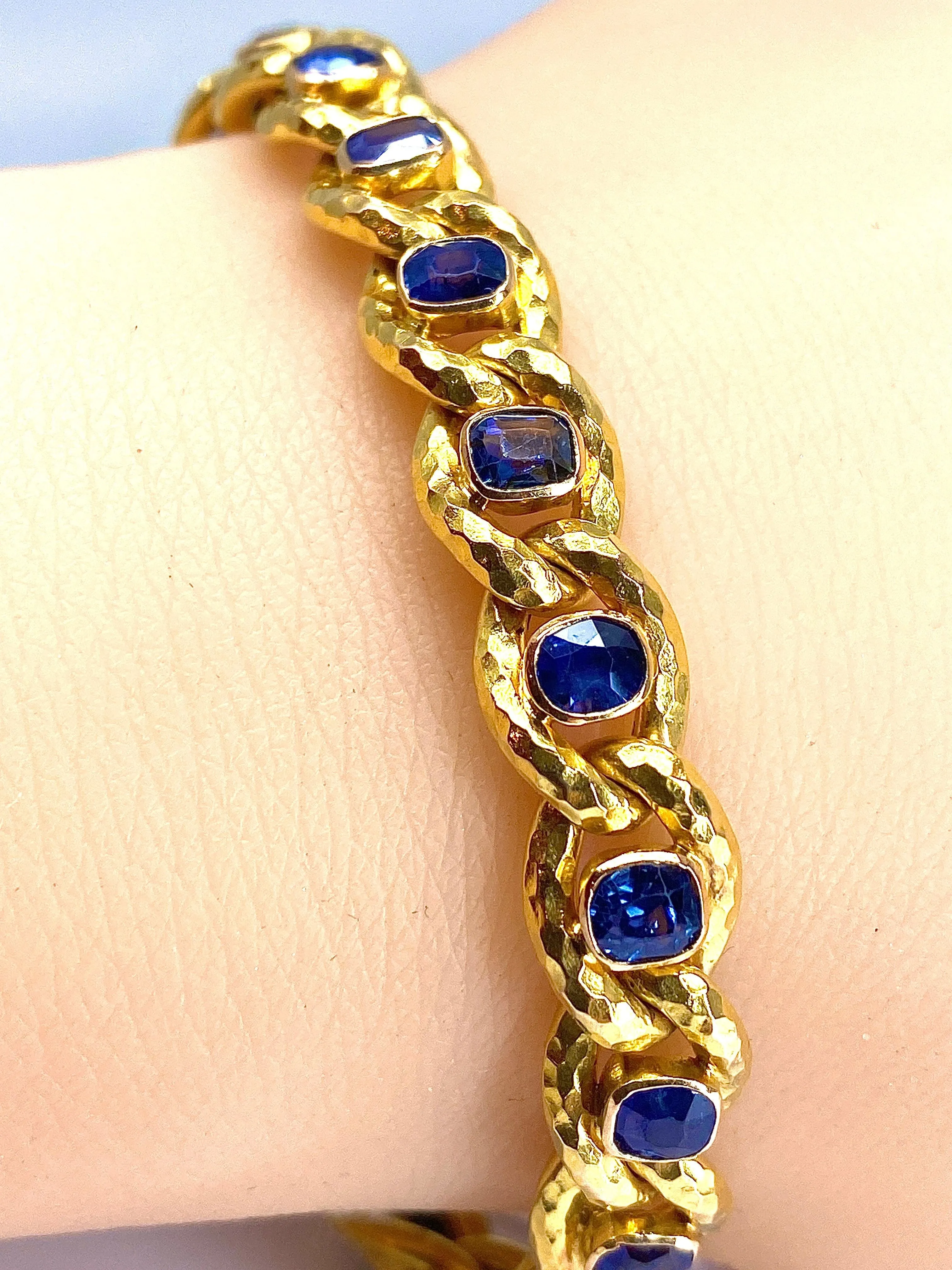 Bracelet en or jaune orné de 20 saphirs de Ceylan sold by 58 Facettes product image thumbnail 3