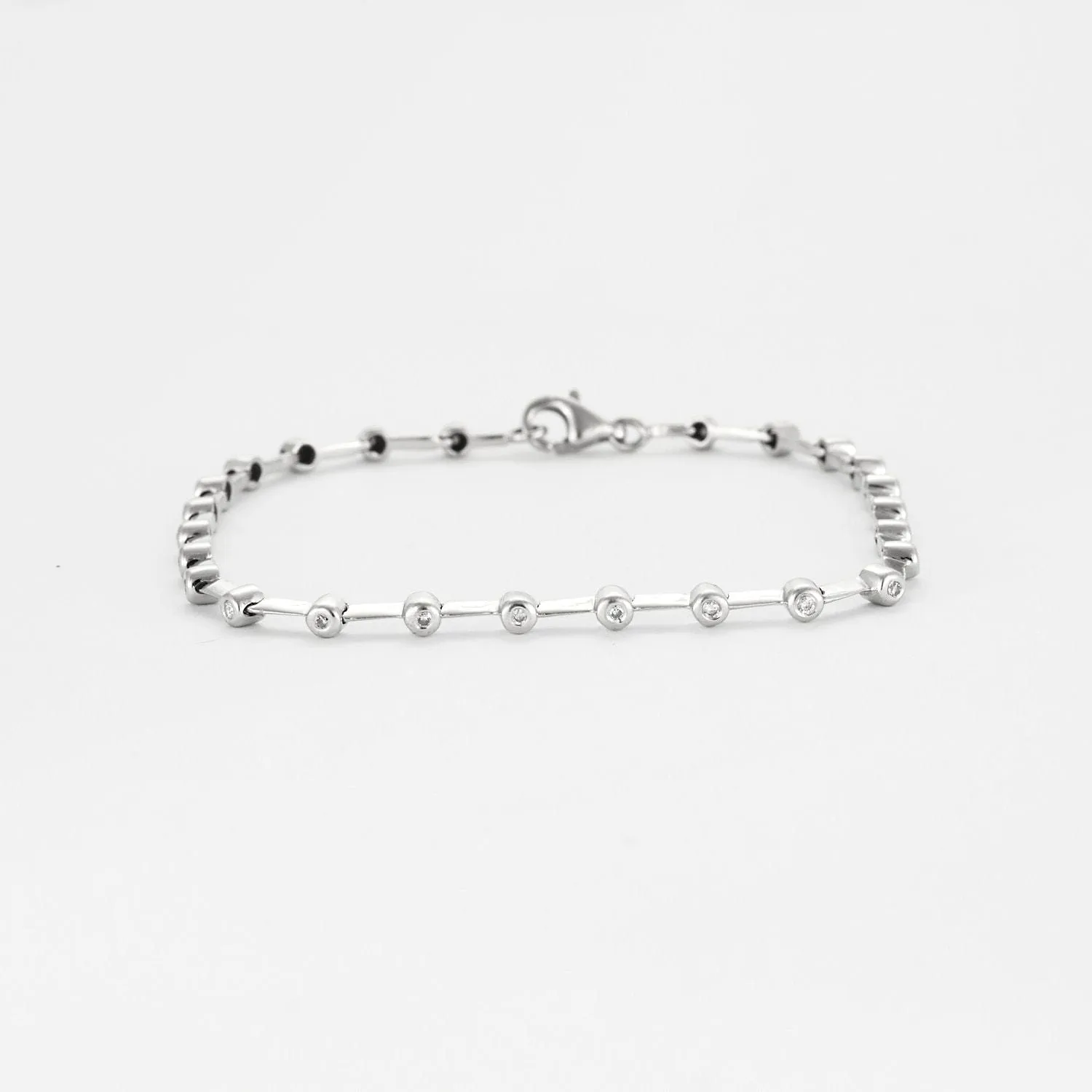Bracelet rivière or blanc diamants sold by 58 Facettes product image thumbnail 2