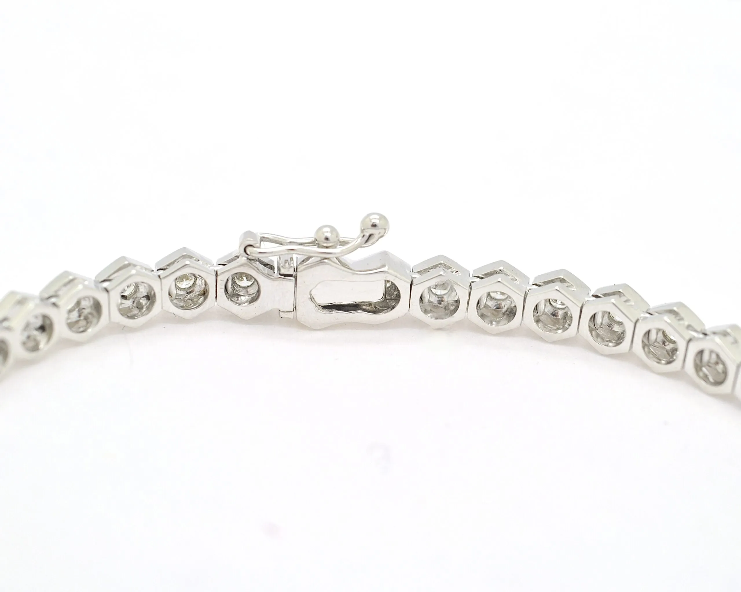 Bracelet tennis en or blanc 2,30 ct sold by 58 Facettes product image thumbnail 4