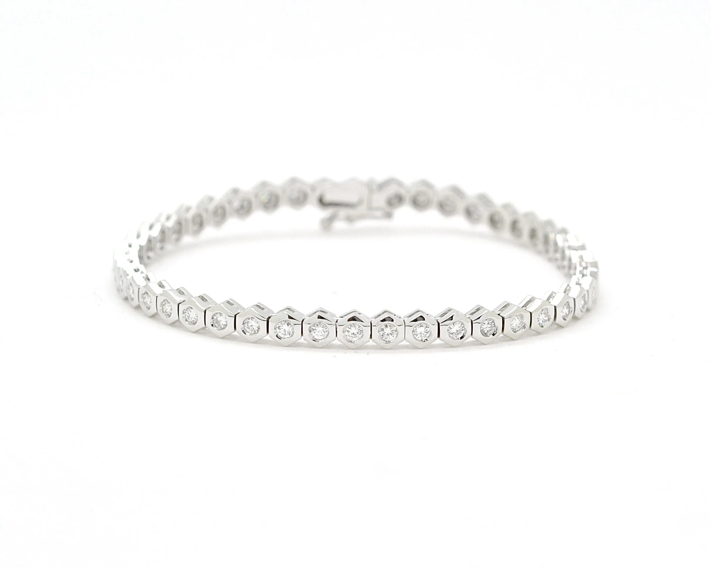 Bracelet tennis en or blanc 2,30 ct sold by 58 Facettes