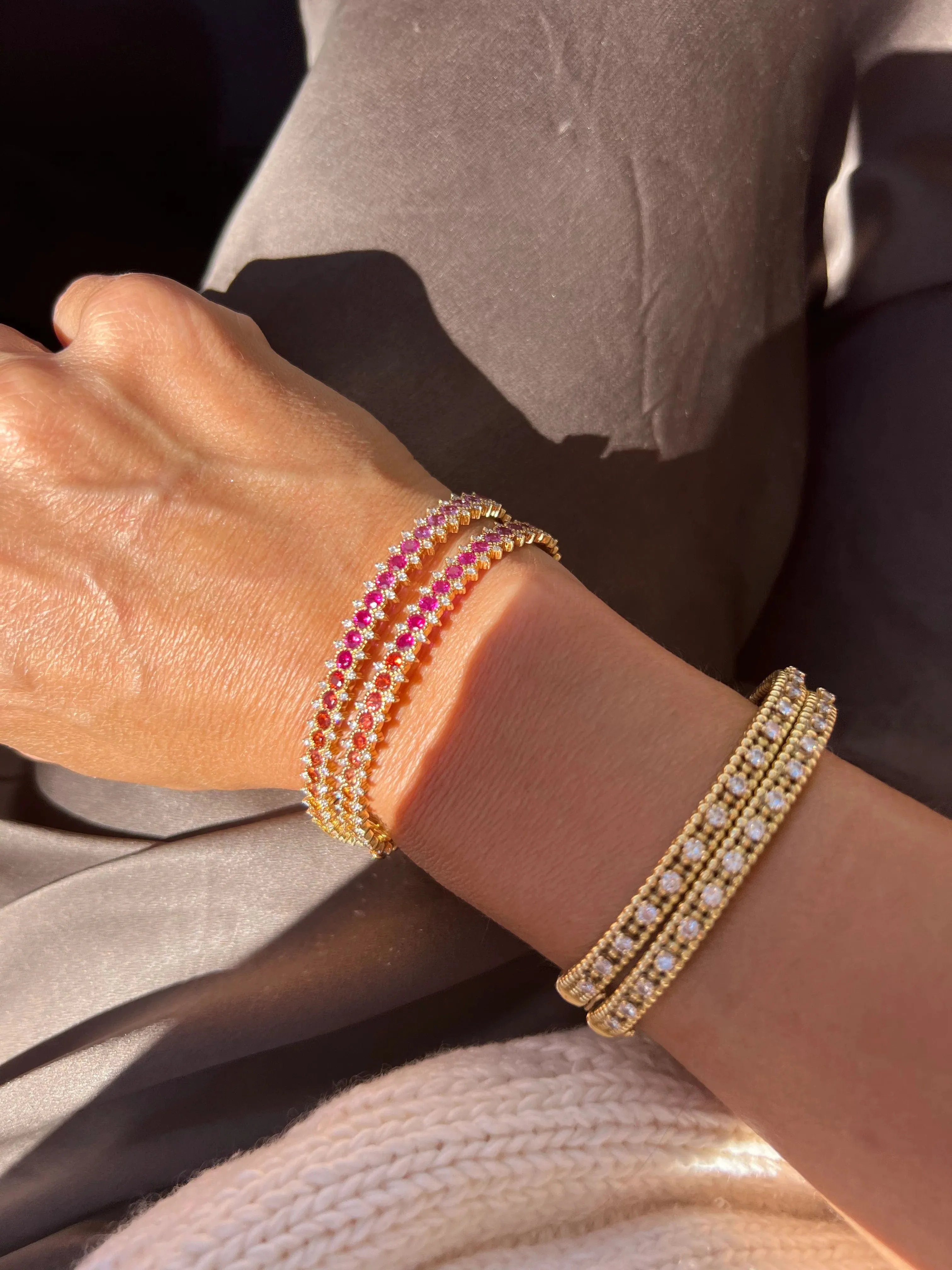 Bracelet rigide ouvrant, or rose et saphirs multicolores sold by 58 Facettes product image thumbnail 2