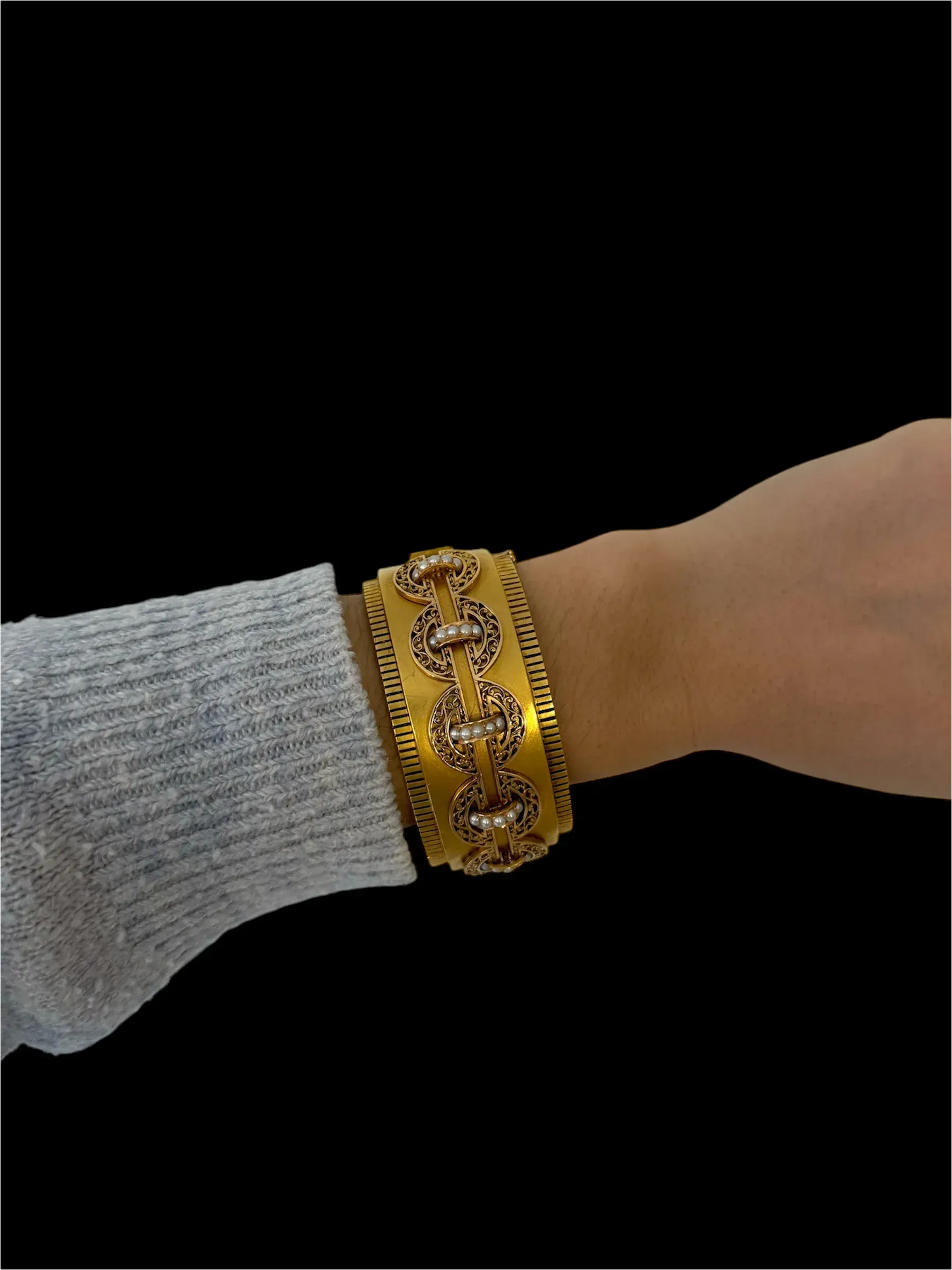 Bracelet jonc fin XIXe siècle en or jaune 18k et perles sold by 58 Facettes product image thumbnail 3