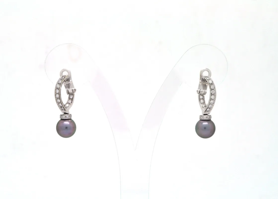 Boucles d'oreilles en or blanc, pavé de diamants et perles sold by 58 Facettes