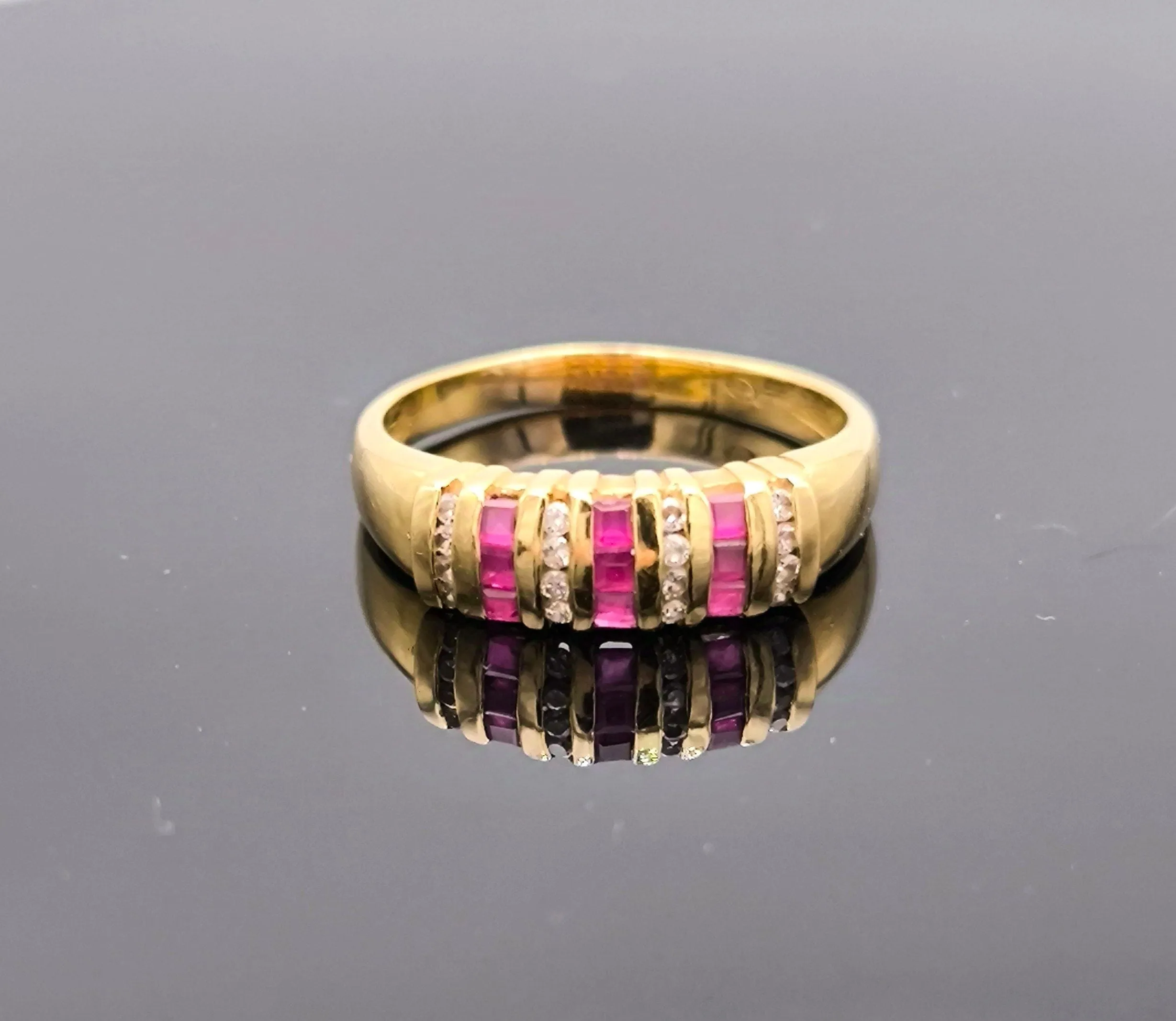 Bague jarretière or jaune ornée de rubis et diamants sold by 58 Facettes product image thumbnail 5