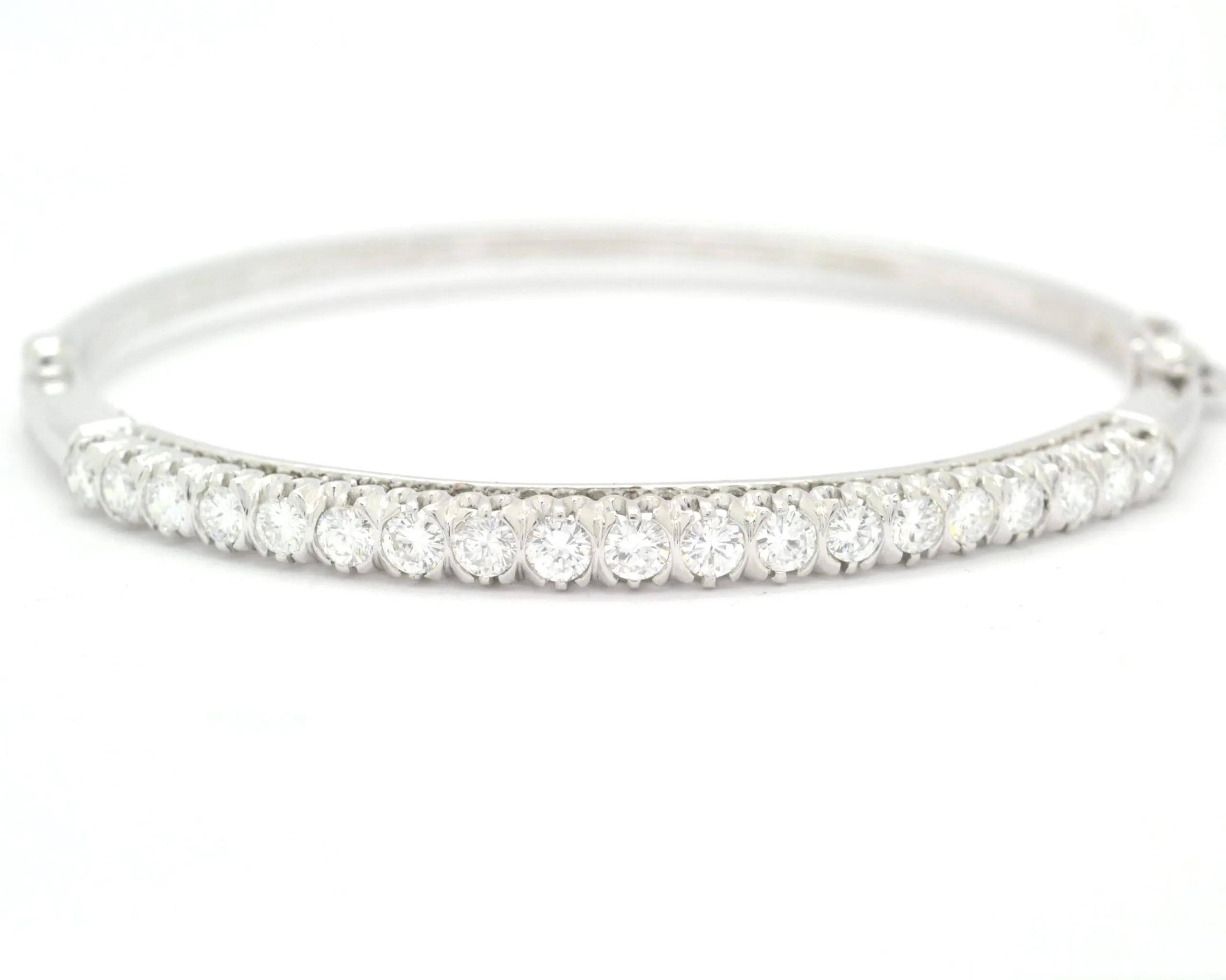 Bracelet rigide avec diamants sold by 58 Facettes