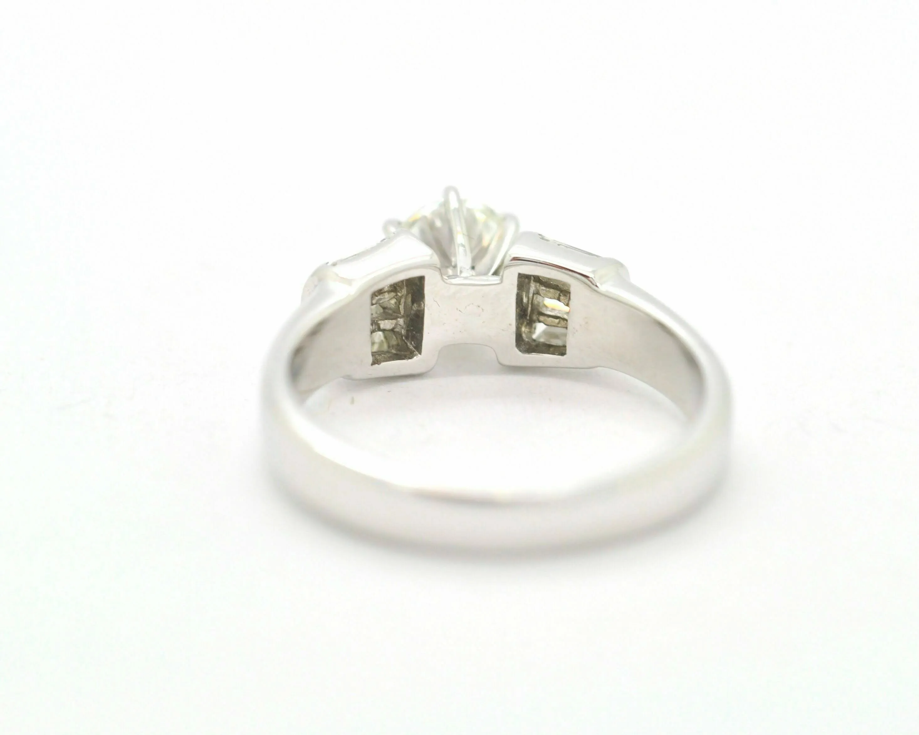 Bague solitaire ct 0,80 et baguettes latérales sold by 58 Facettes product image thumbnail 3