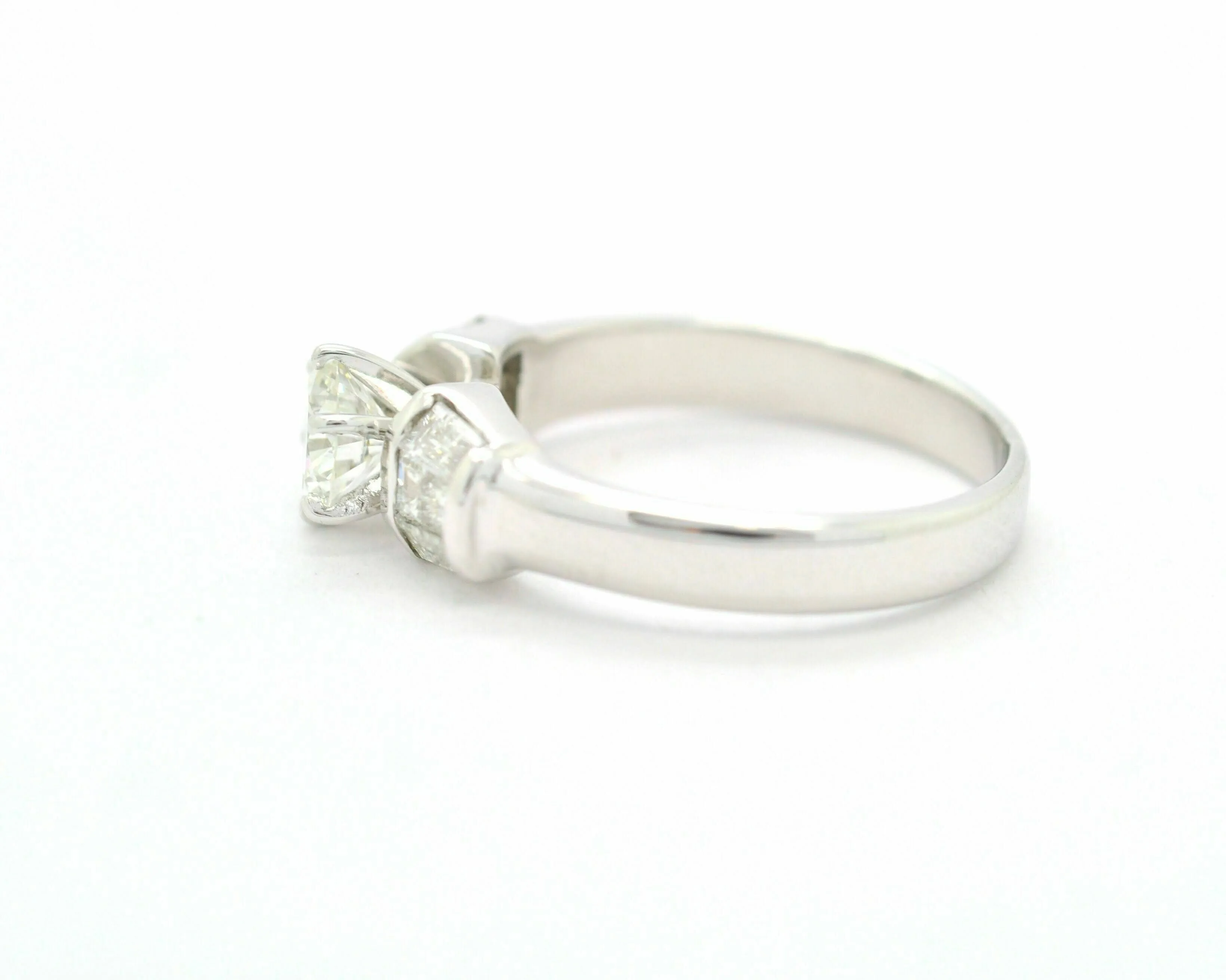 Bague solitaire ct 0,80 et baguettes latérales sold by 58 Facettes product image thumbnail 2
