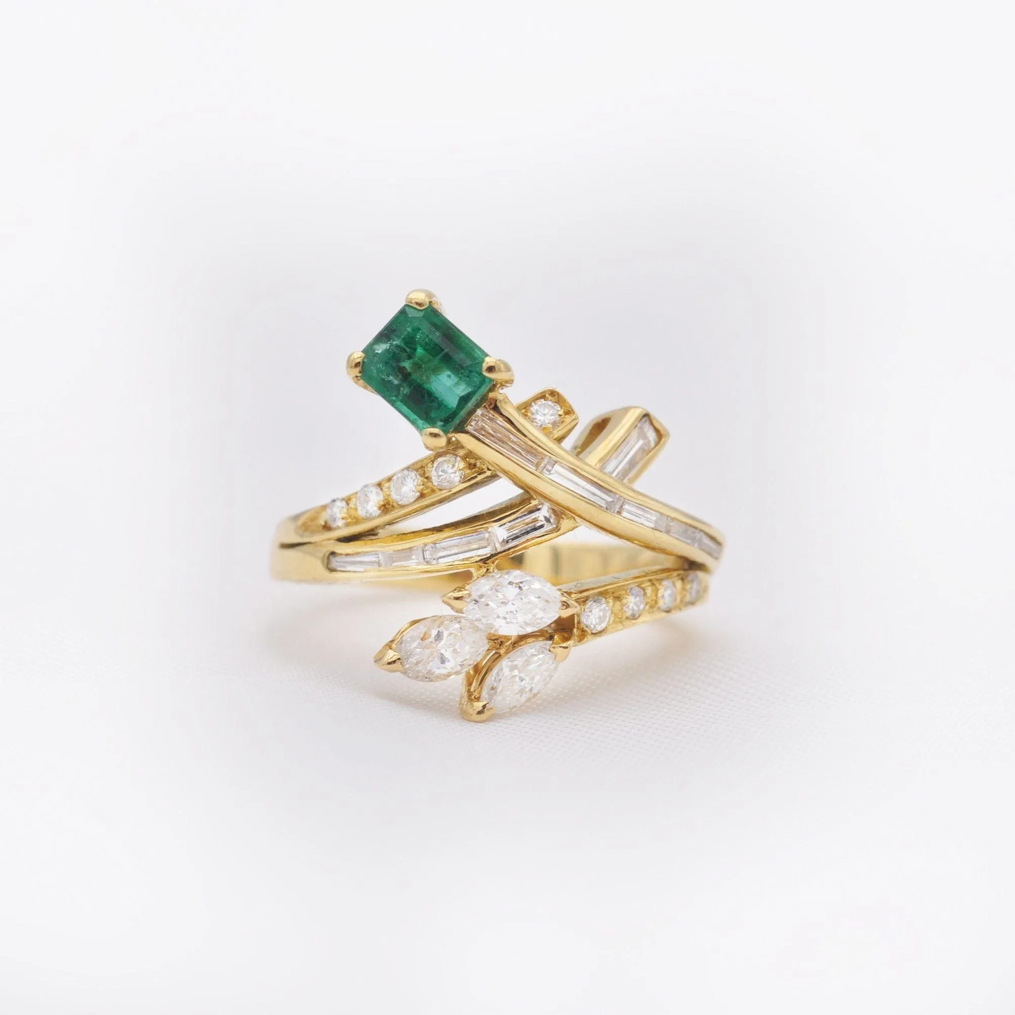Bague fantaisie en or jaune avec diamants et émeraude sold by 58 Facettes