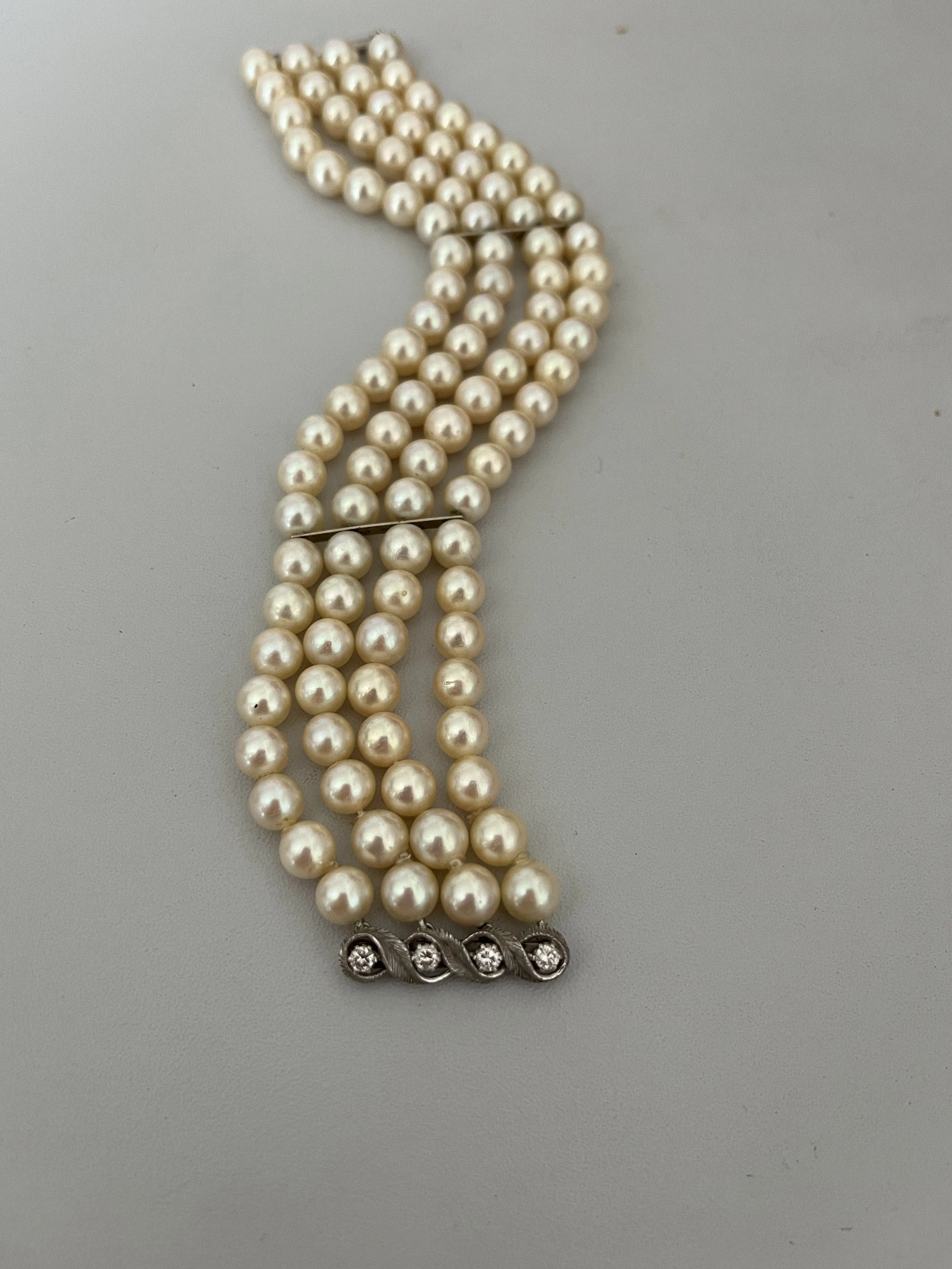 Bracelet 3 Rangs Perles Fermoir Or Gris Diamants sold by 58 Facettes product image thumbnail 5