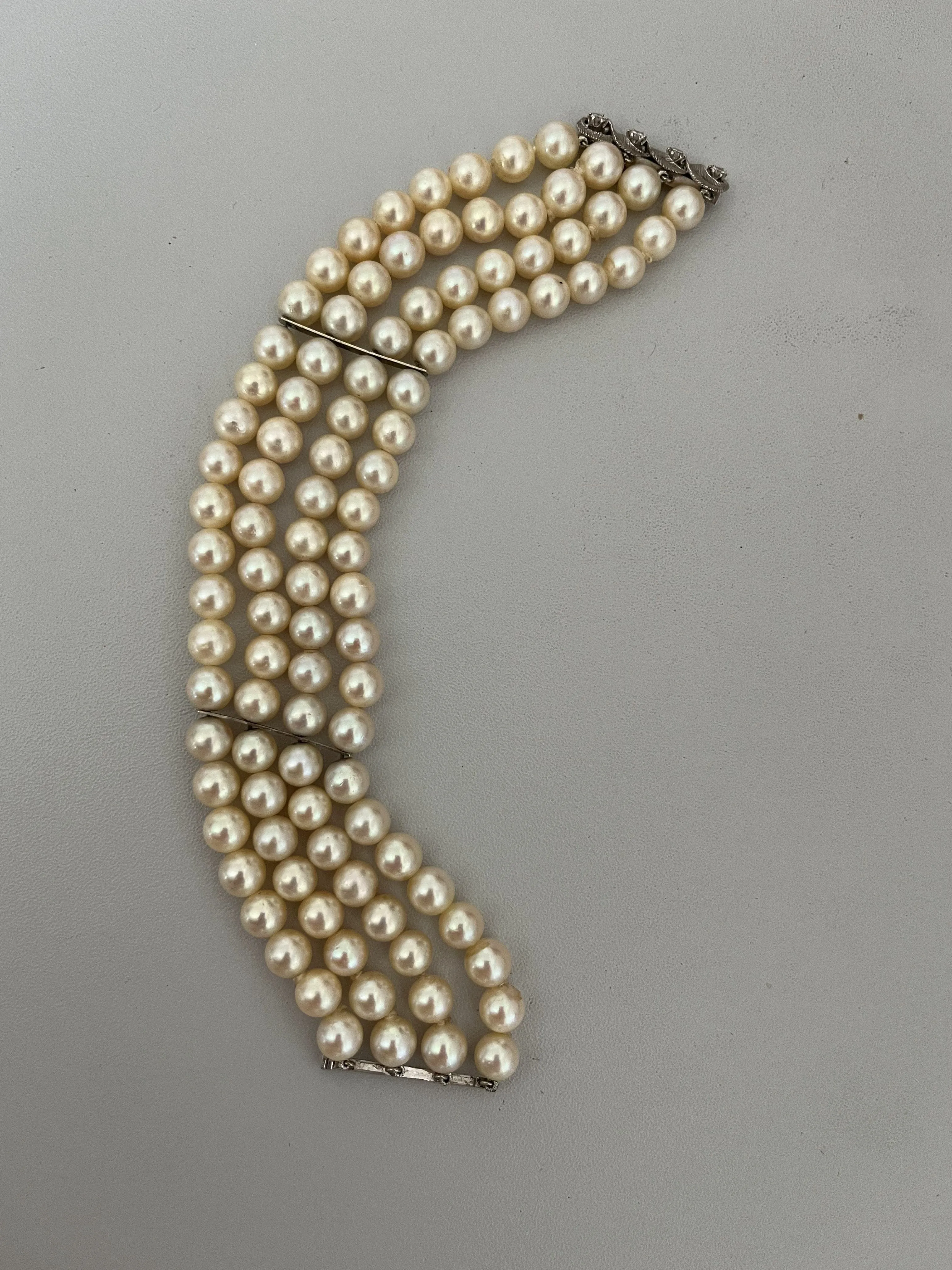 Bracelet 3 Rangs Perles Fermoir Or Gris Diamants sold by 58 Facettes product image thumbnail 2