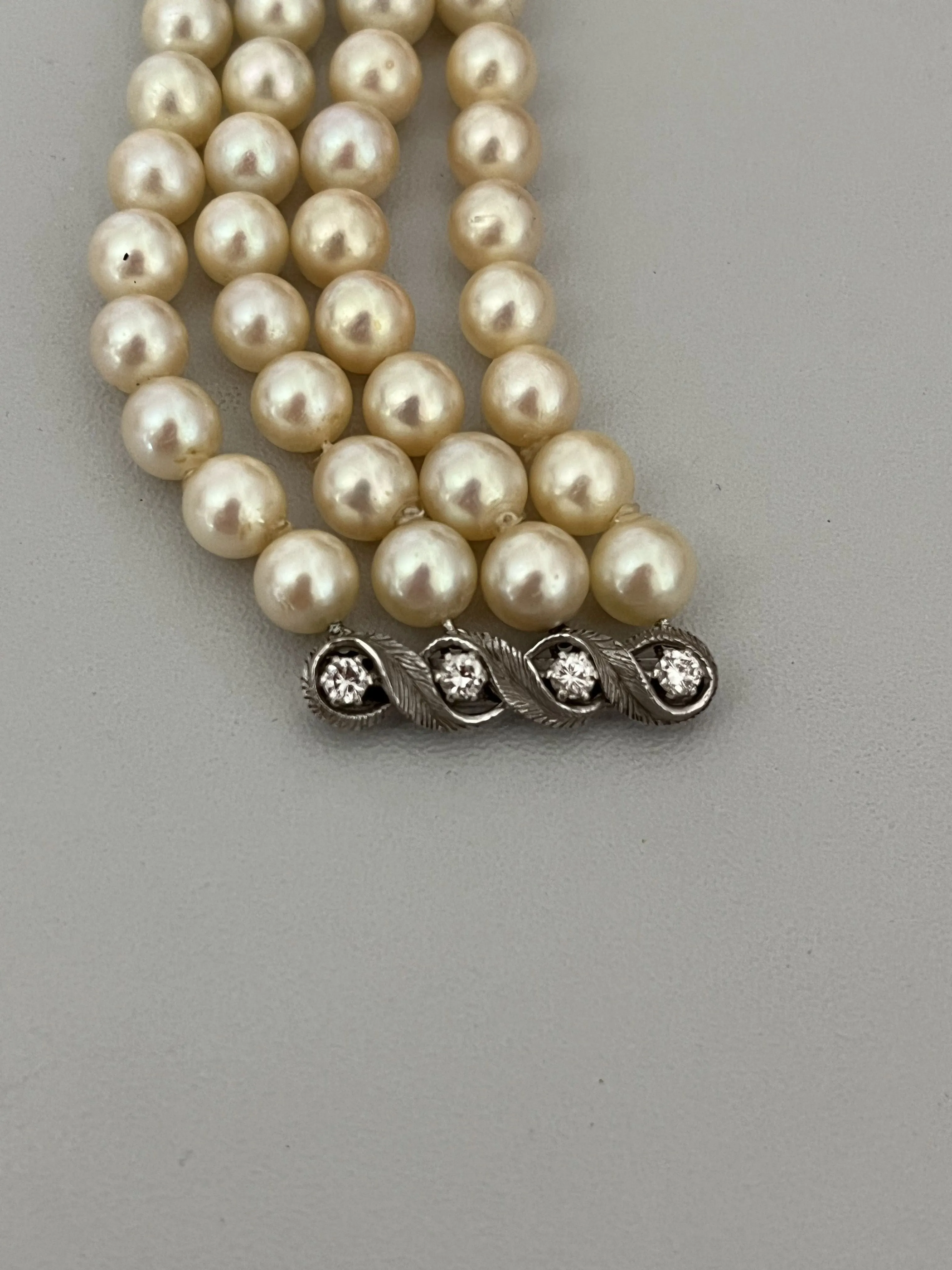 Bracelet 3 Rangs Perles Fermoir Or Gris Diamants sold by 58 Facettes product image thumbnail 3