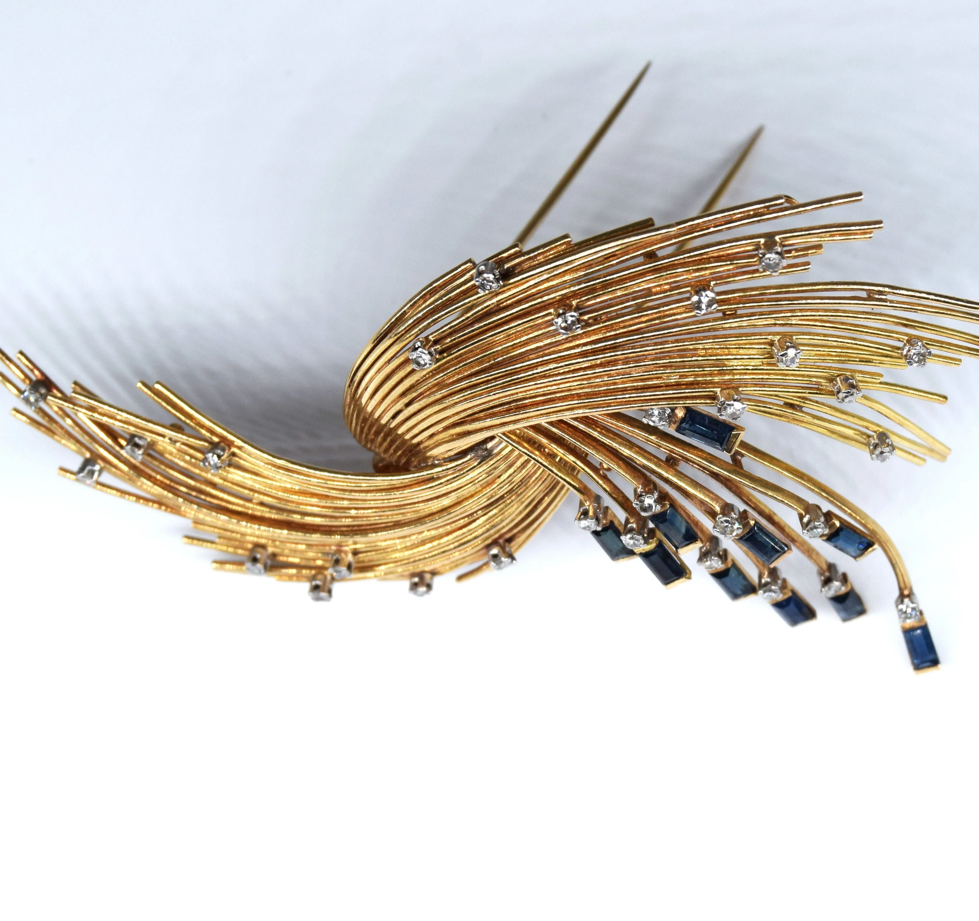 Broche vintage or jaune diamants saphirs sold by 58 Facettes product image thumbnail 5