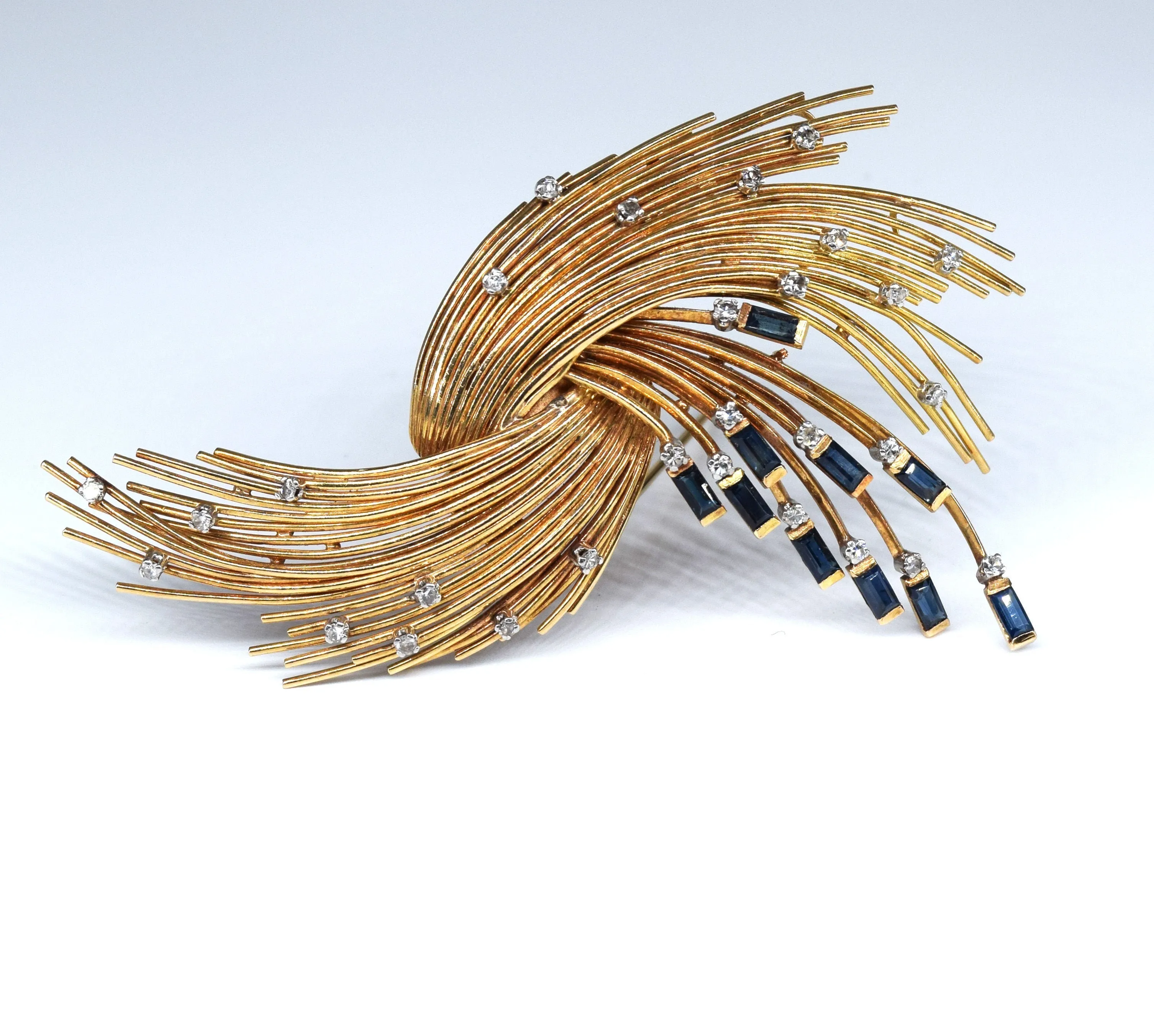 Broche vintage or jaune diamants saphirs sold by 58 Facettes product image thumbnail 3