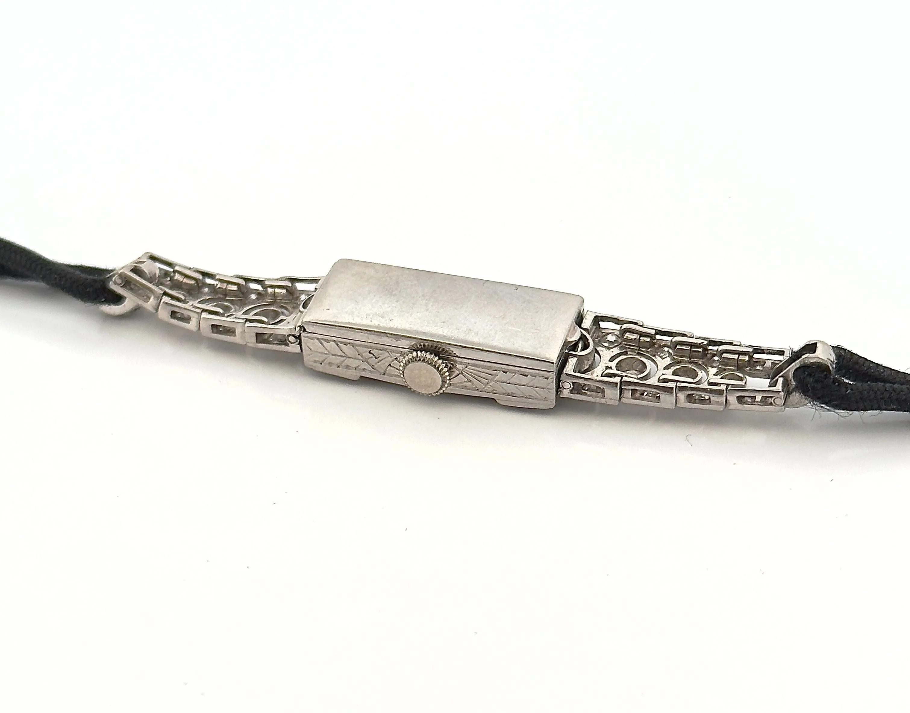 Montre ancienne en or blanc et diamants sold by 58 Facettes product image thumbnail 2