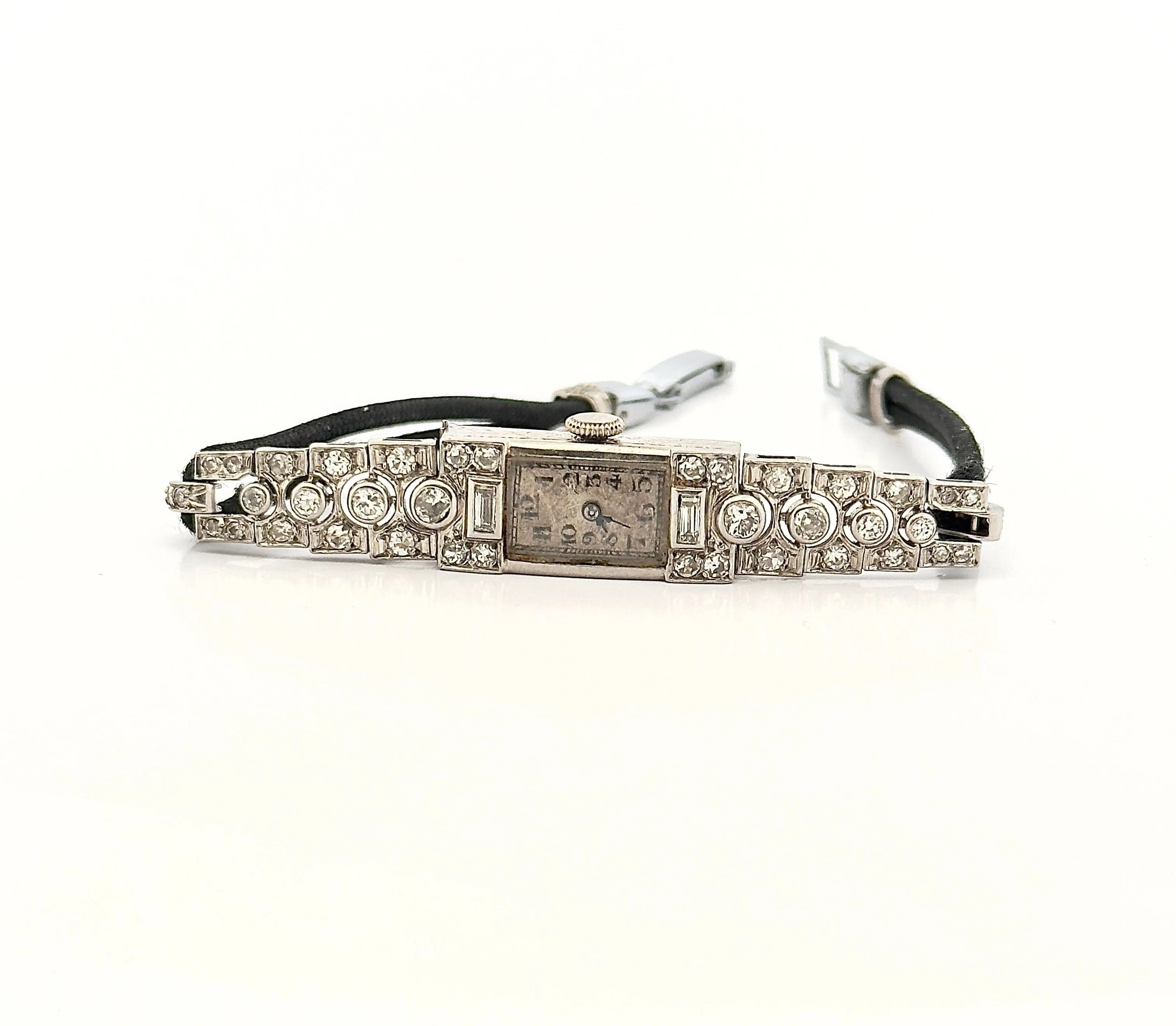 Montre ancienne en or blanc et diamants sold by 58 Facettes product image thumbnail 4