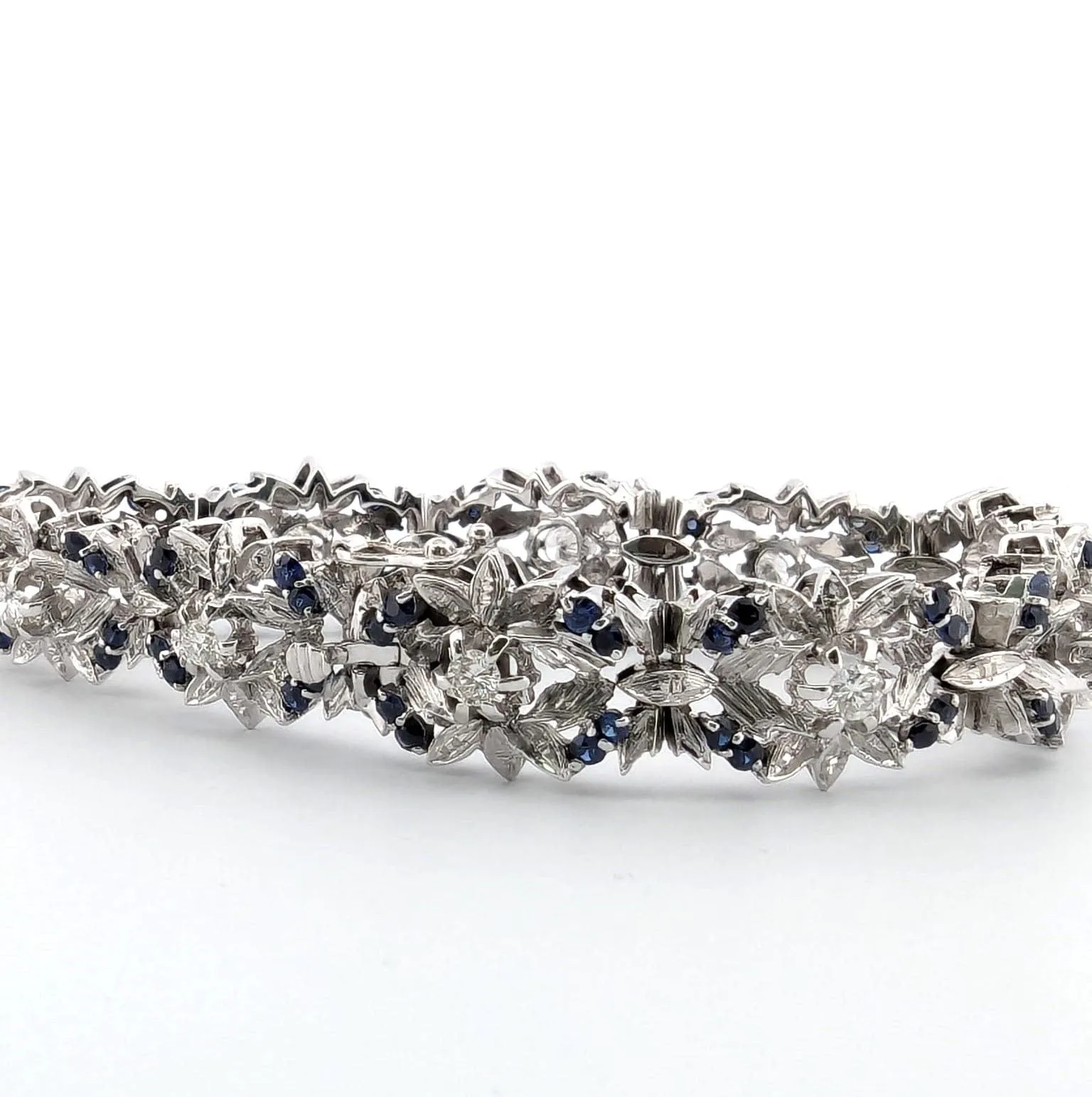 Bracelet années 1950 en or blanc avec saphirs et diamants sold by 58 Facettes product image thumbnail 4
