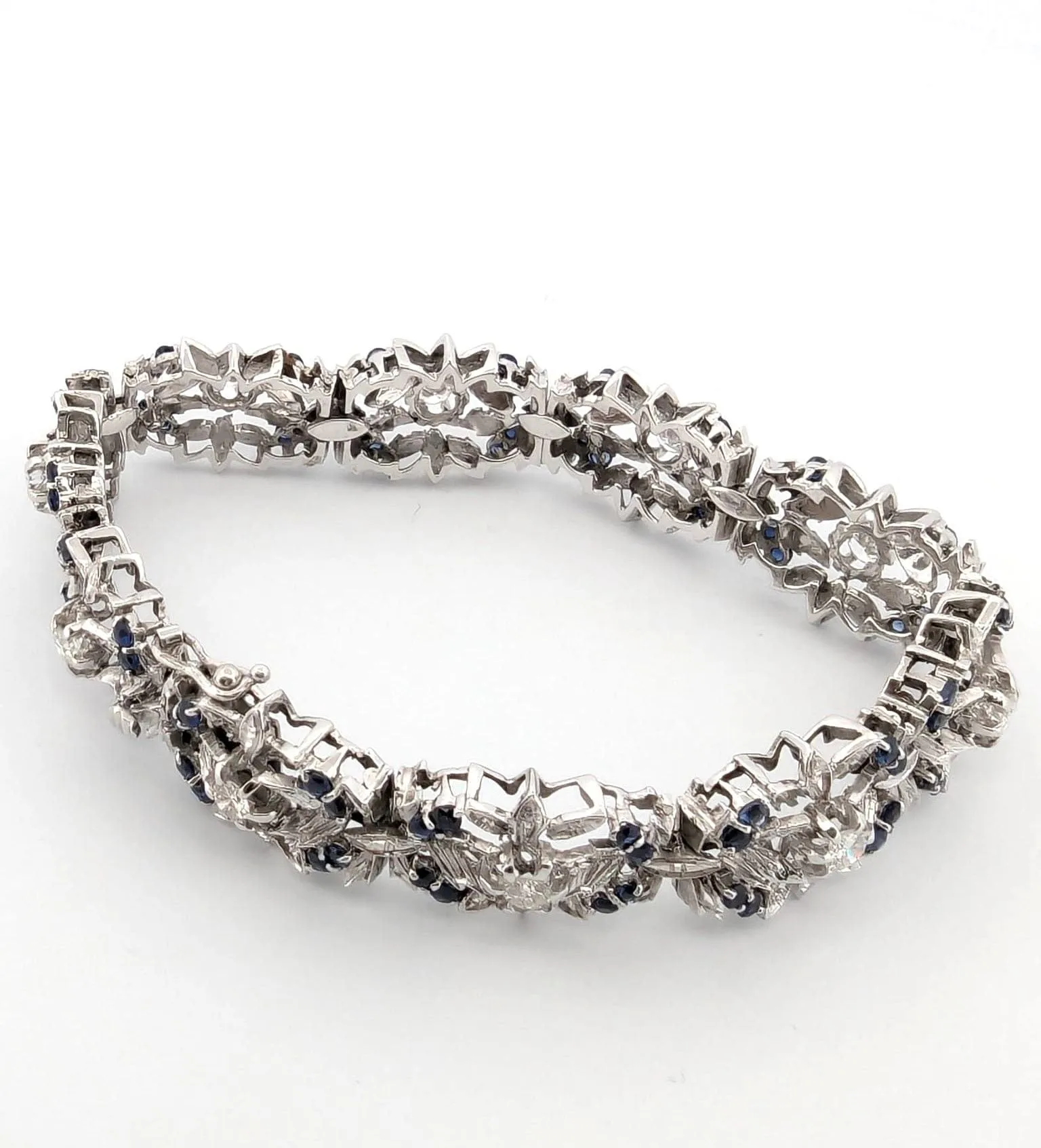 Bracelet années 1950 en or blanc avec saphirs et diamants sold by 58 Facettes product image thumbnail 5