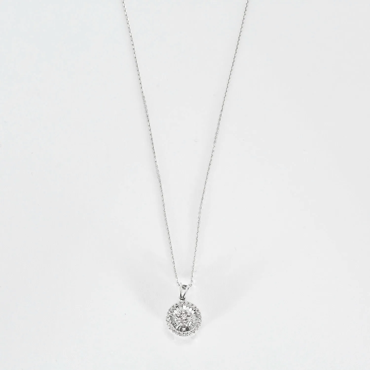 Pendentif circulaire en or blanc et diamants sold by 58 Facettes product image thumbnail 3