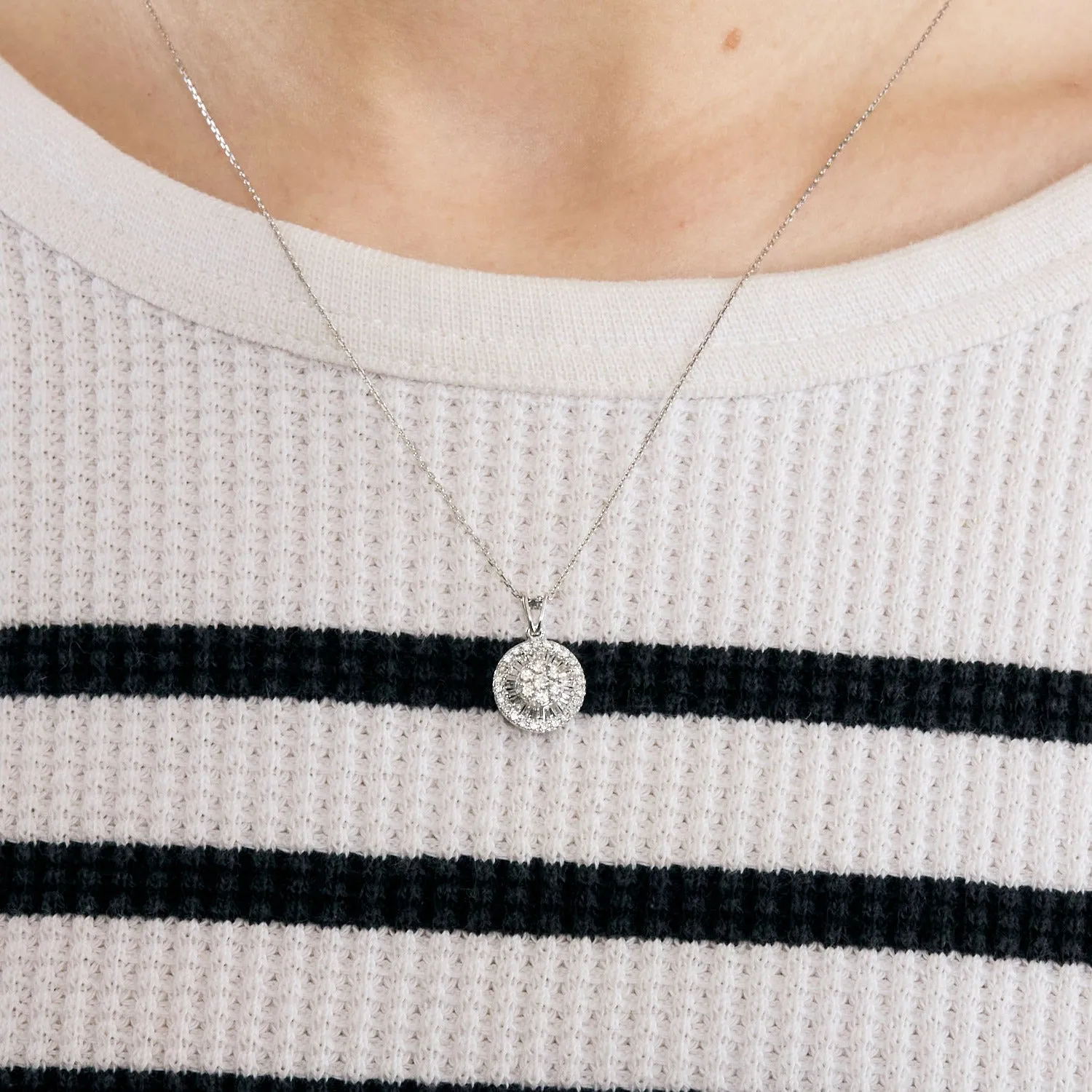 Pendentif circulaire en or blanc et diamants sold by 58 Facettes product image thumbnail 2