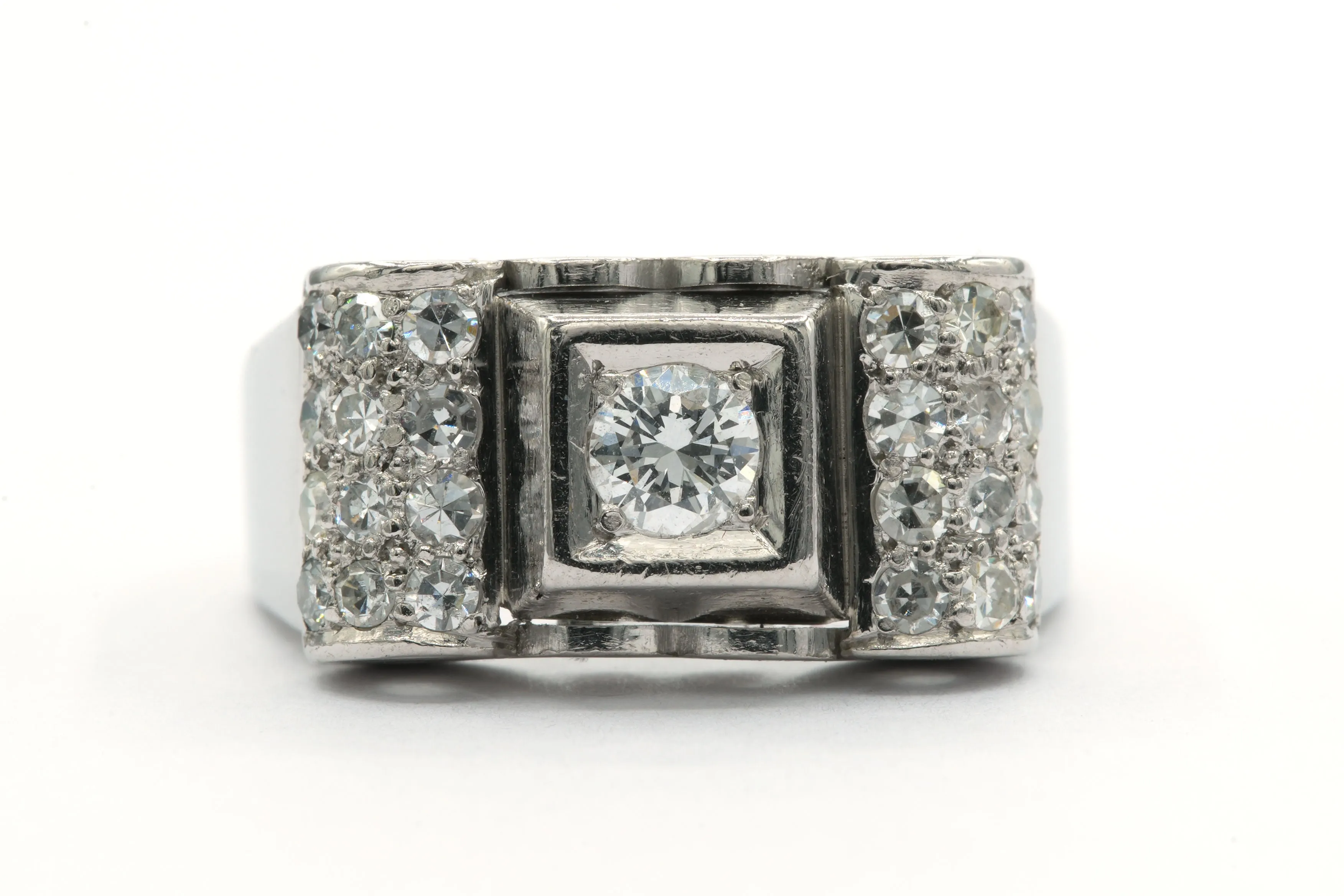 Bague tank Art Déco en or blanc , platine sertie de diamants sold by 58 Facettes