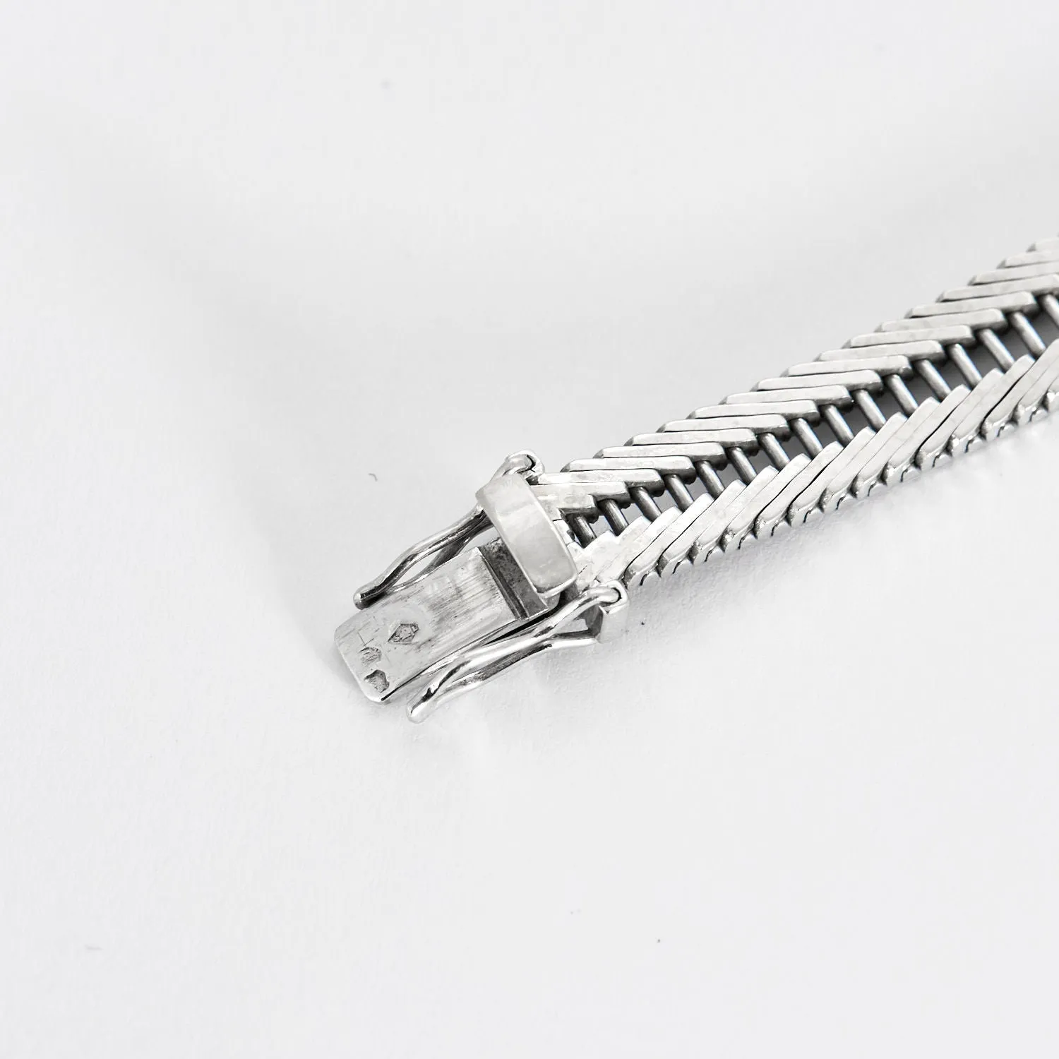 Bracelet vintage or blanc et diamants sold by 58 Facettes product image thumbnail 5