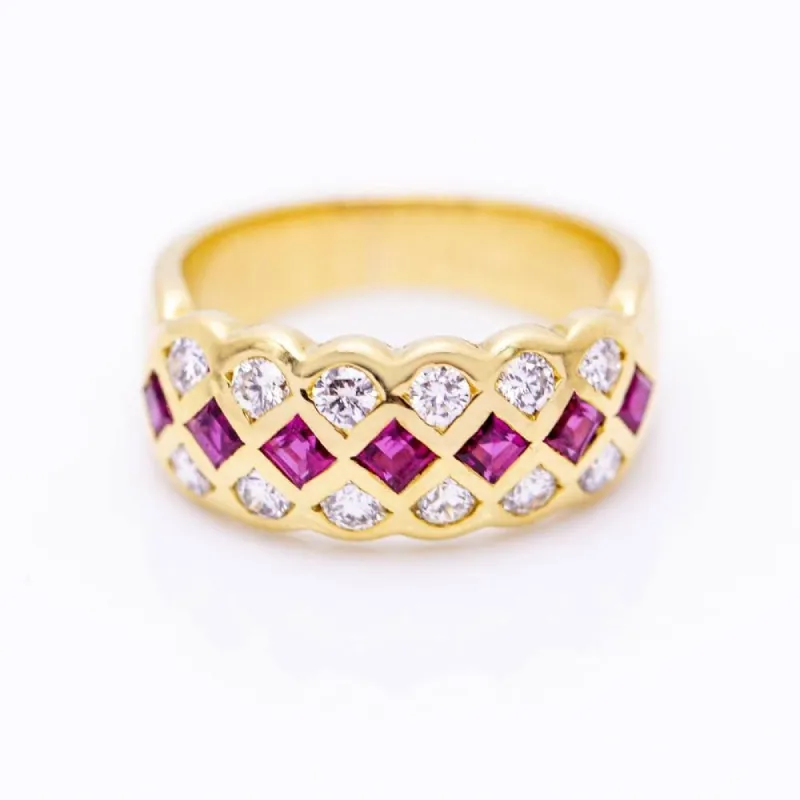 Bague en or jaune avec rubis et diamants sold by 58 Facettes