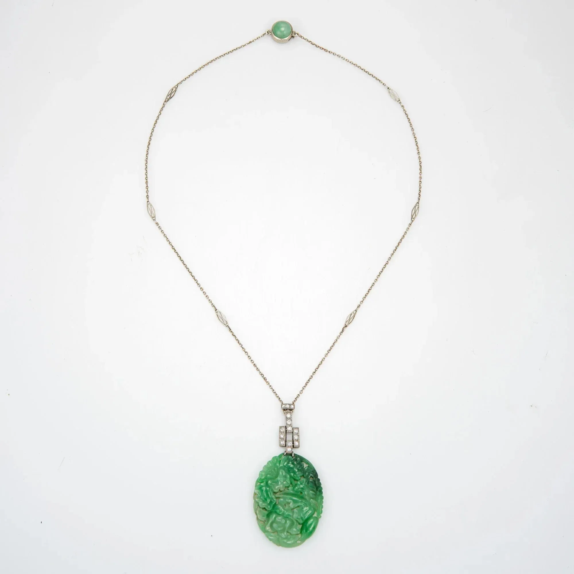 Art déco - Collier fleurs en or blanc 14 ct et platine, jade et diamants sold by 58 Facettes product image thumbnail 2